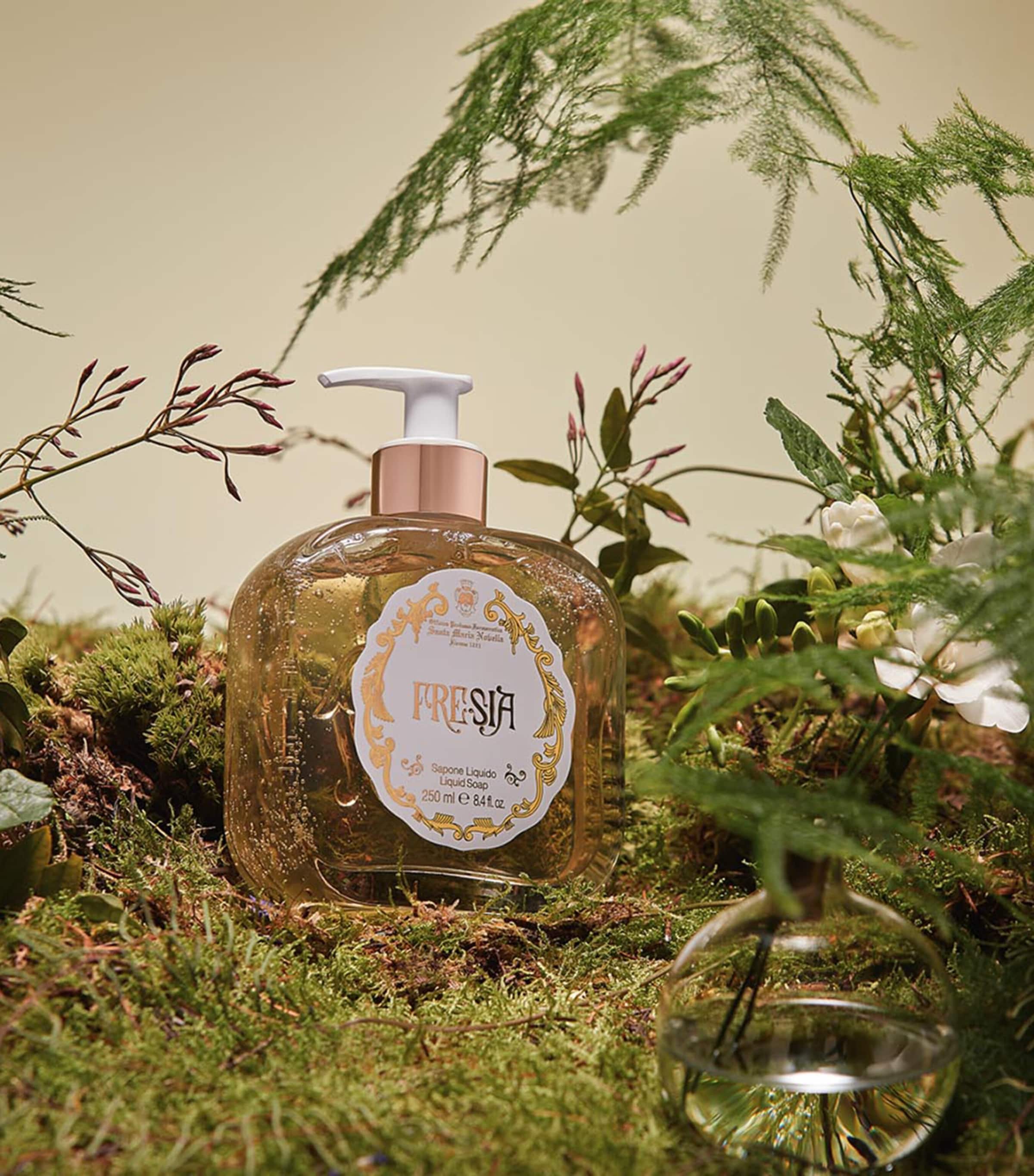 Santa Maria Novella Fresia 香水 Fresia: discover it - Santa Maria Novella UK