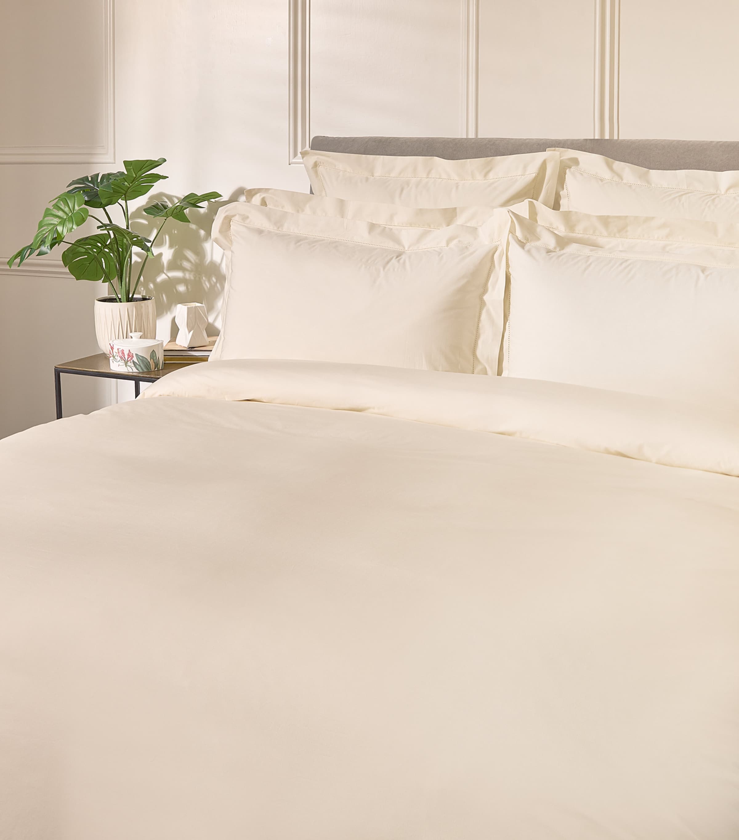 Harrods of London Cadogan Double Duvet Cover Set (200cm x 200cm) Ivory Image 3
