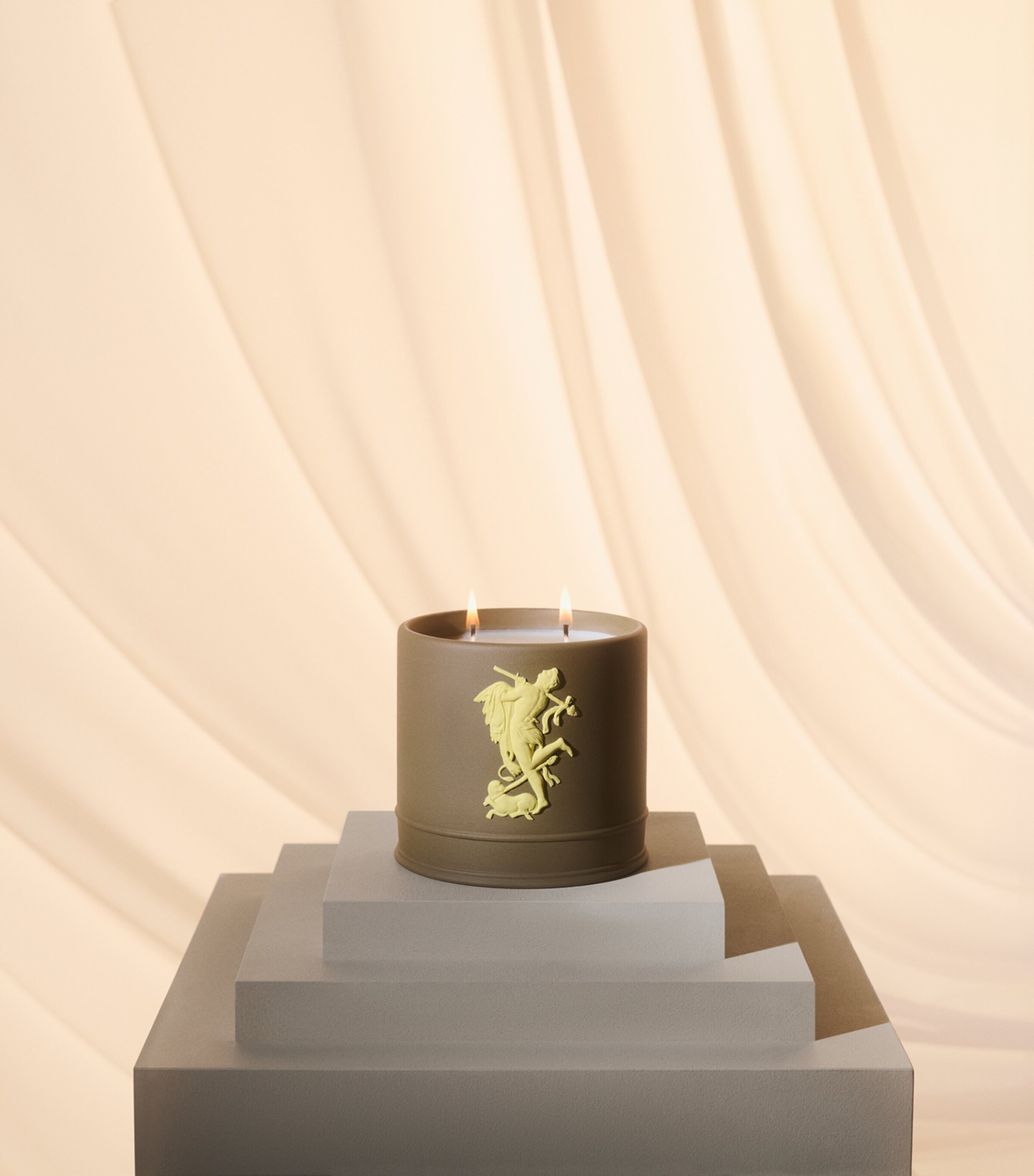 Bacchus Vigour Candle (540g) GREEN Image 2