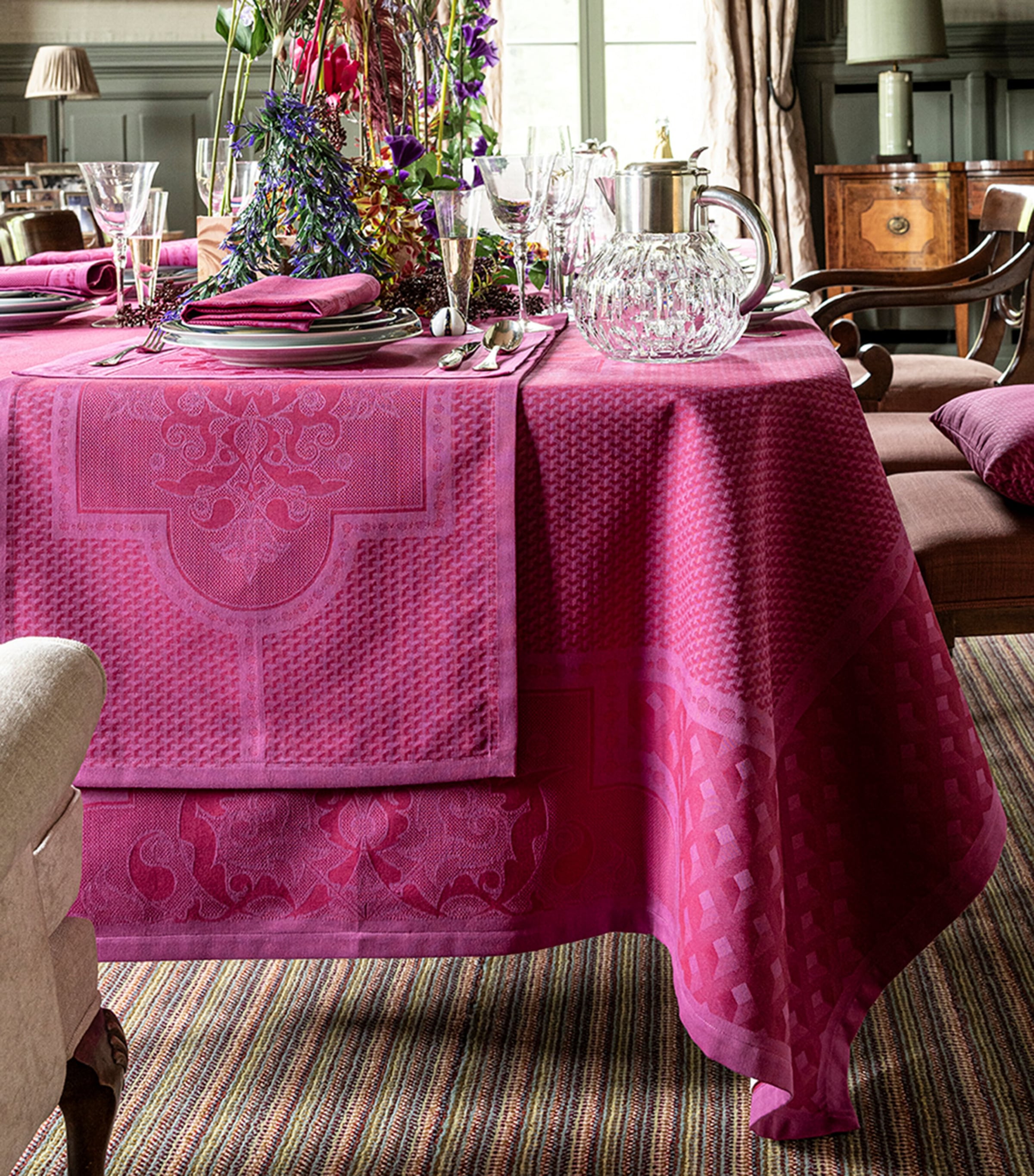 Le Jacquard Français Palais Table Runner (50cm x 200cm) Pink Image 2