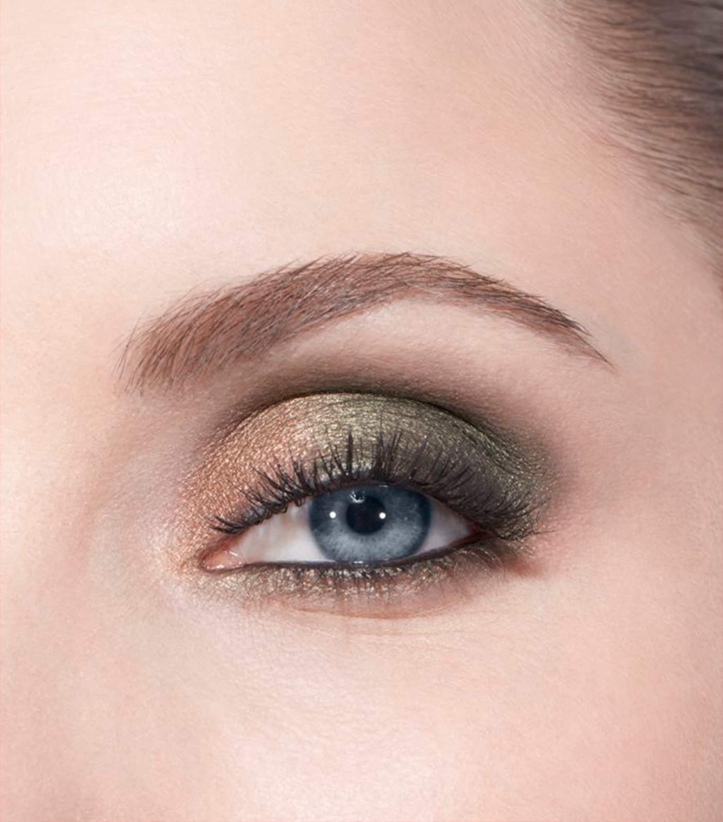 LES 4 OMBRES Multi-Effect Quadra Eyeshadow Palette 318 BLURRY GREEN Image 5