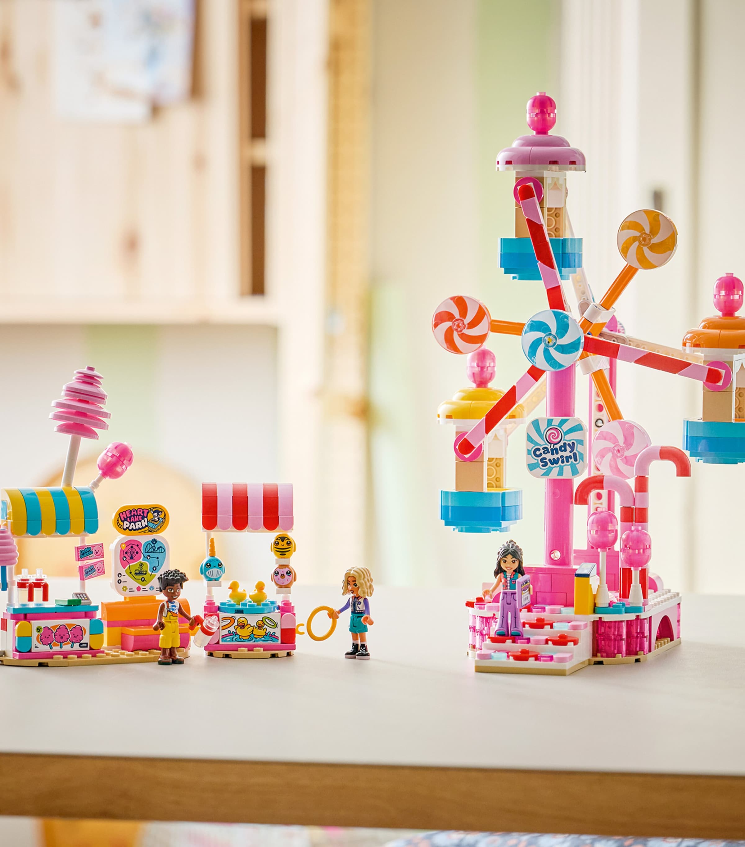 Lego Friends Candy & Cupcake Ferris Wheel 42700 Image 5