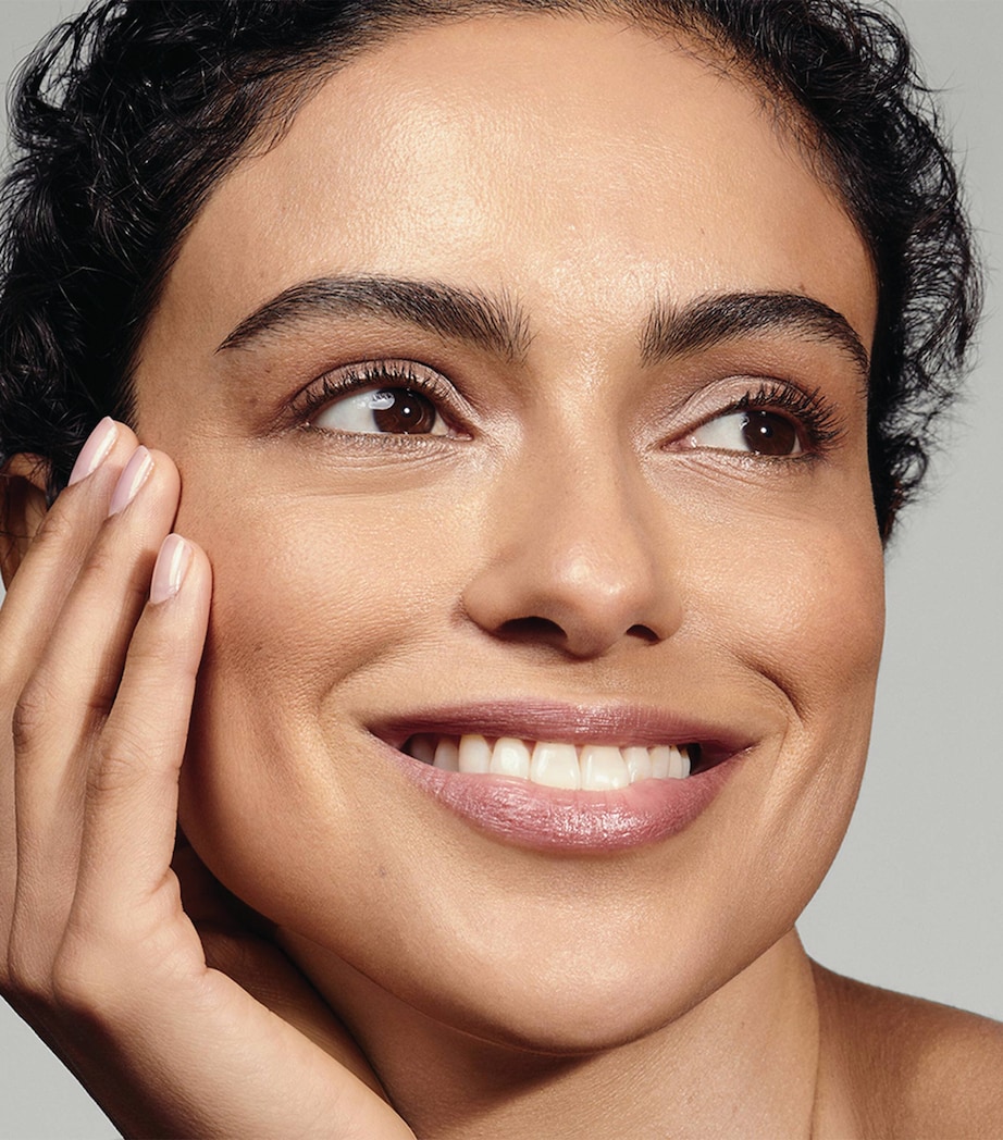 Futurist Hydra Rescue Moisturising Foundation SPF 45 4N1 SHELL BEIGE Image 3