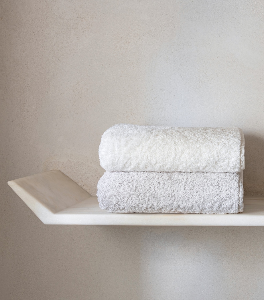 GRACCIOZA Grand Egoist Bath Towel (70cm x 140cm) White Image 3