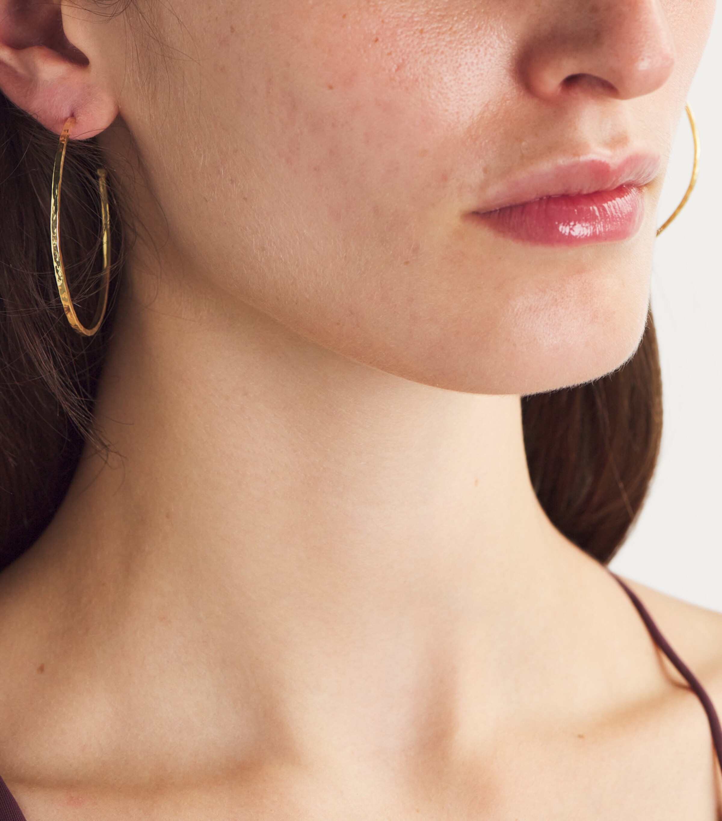 Medium Yellow Gold Hammered Hoop Earrings YELLOW GOLD Image 5