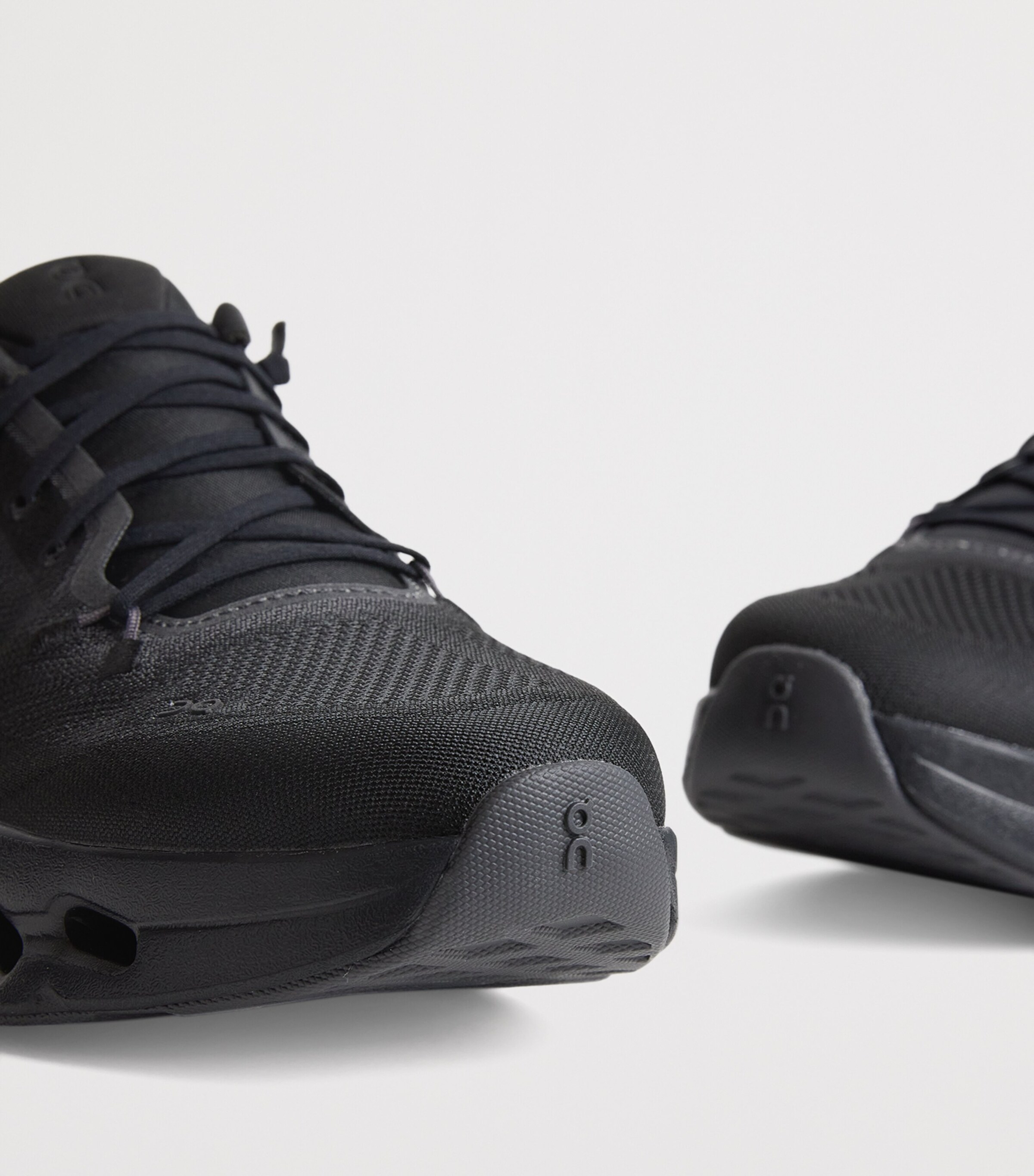 Cloudtilt Trainers ECLIPSE | BLACK Image 7