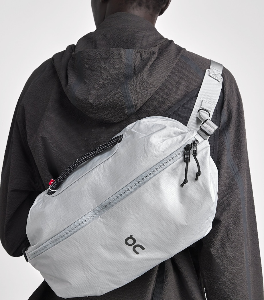 On Sling Pack Cross-Body Bag Glacier | Black Image 2