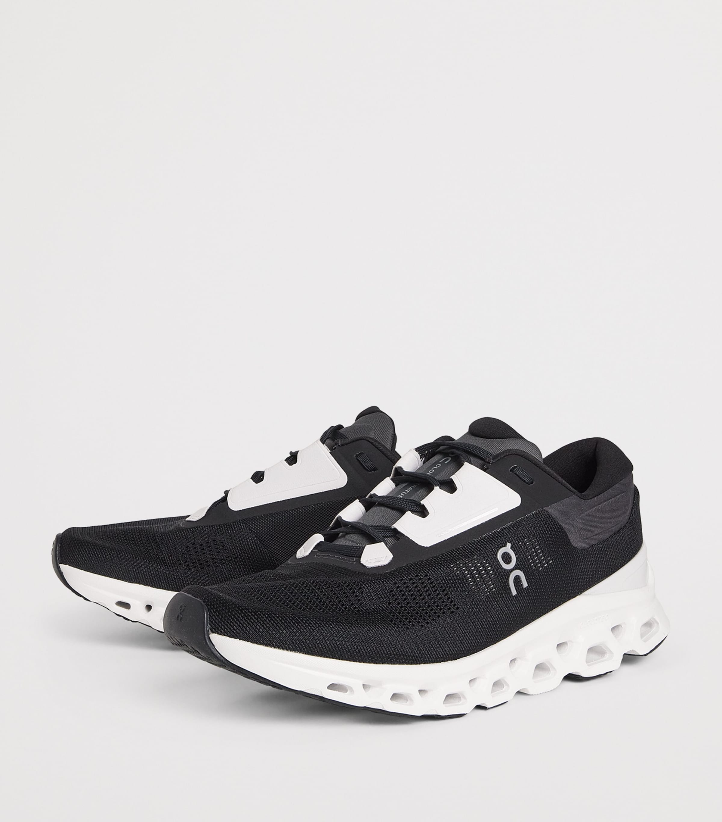 On Womens Cloudstratus 3 Trainers Black Frost Image 3