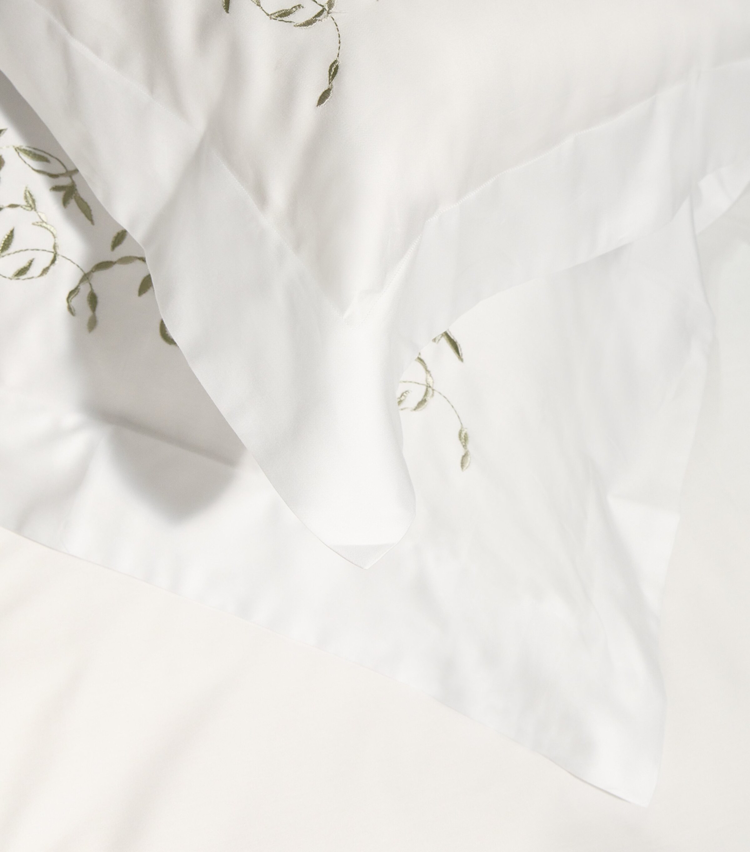 Harrods of London Tresco Embroidered King Flat Sheet (275cm x 275cm) White/sage Image 6