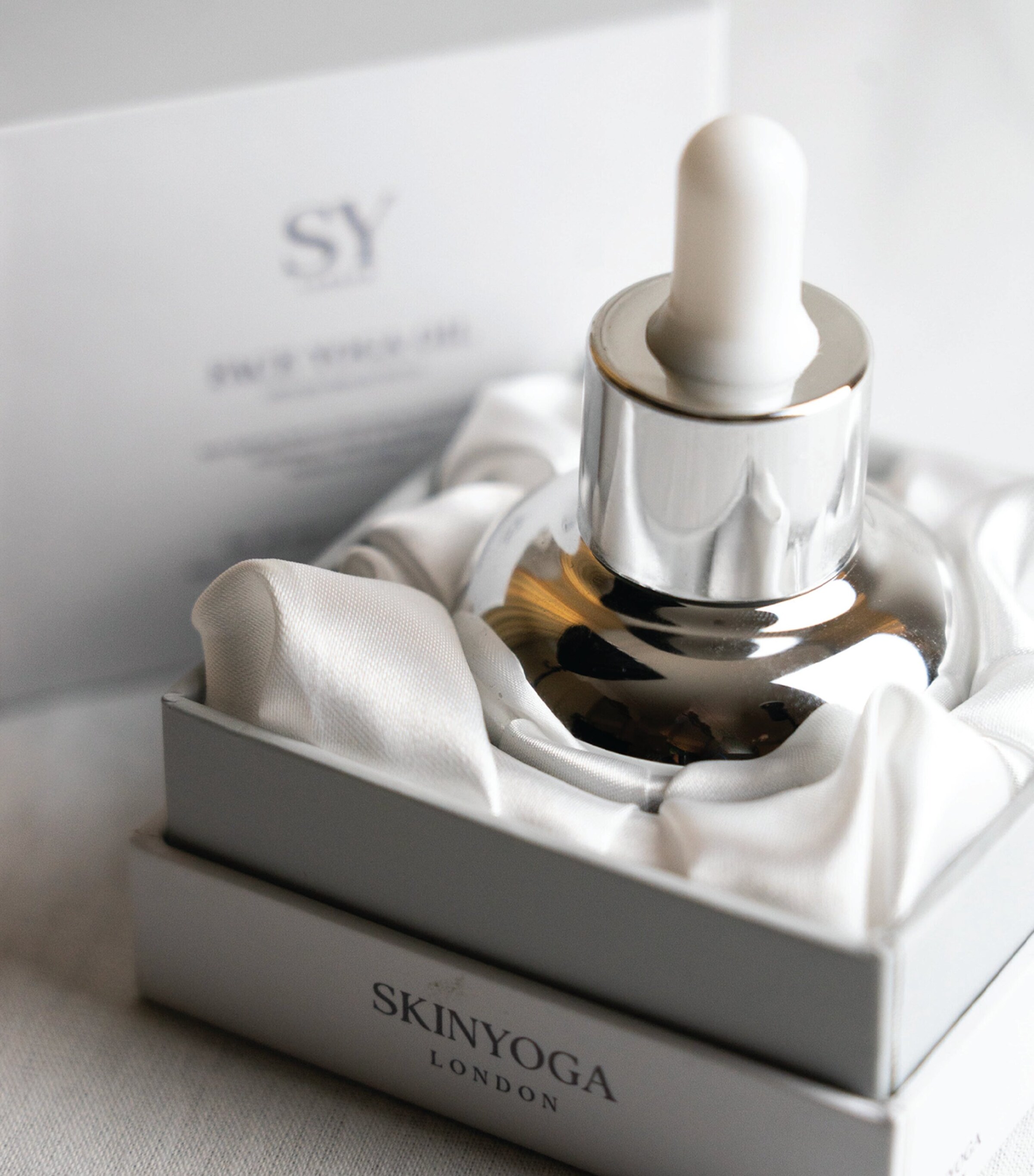 Skinyoga Face Yoga Oil Age-Reversing Saffron Serum (25ml) Image 2