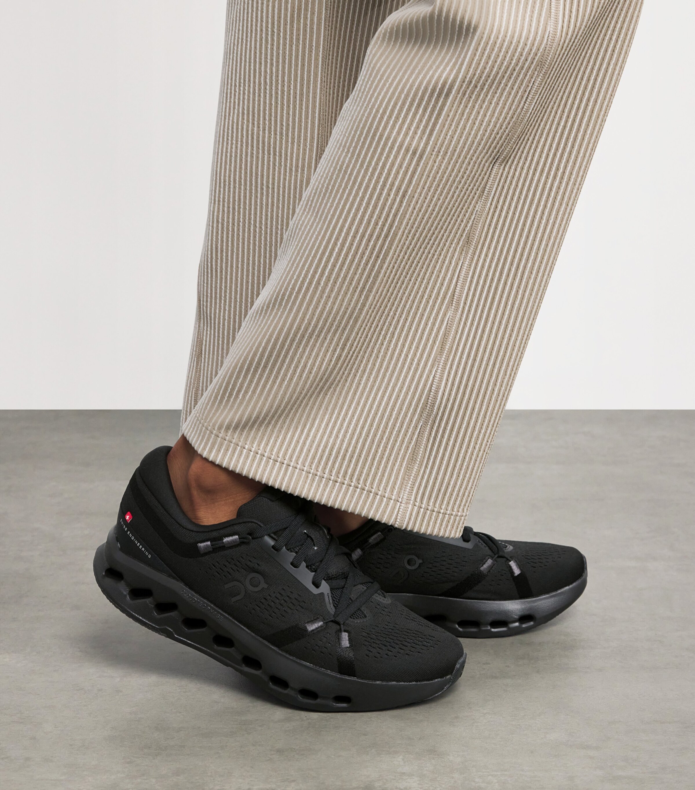 Cloudsurfer 2 Trainers BLACK/BLACK Image 2