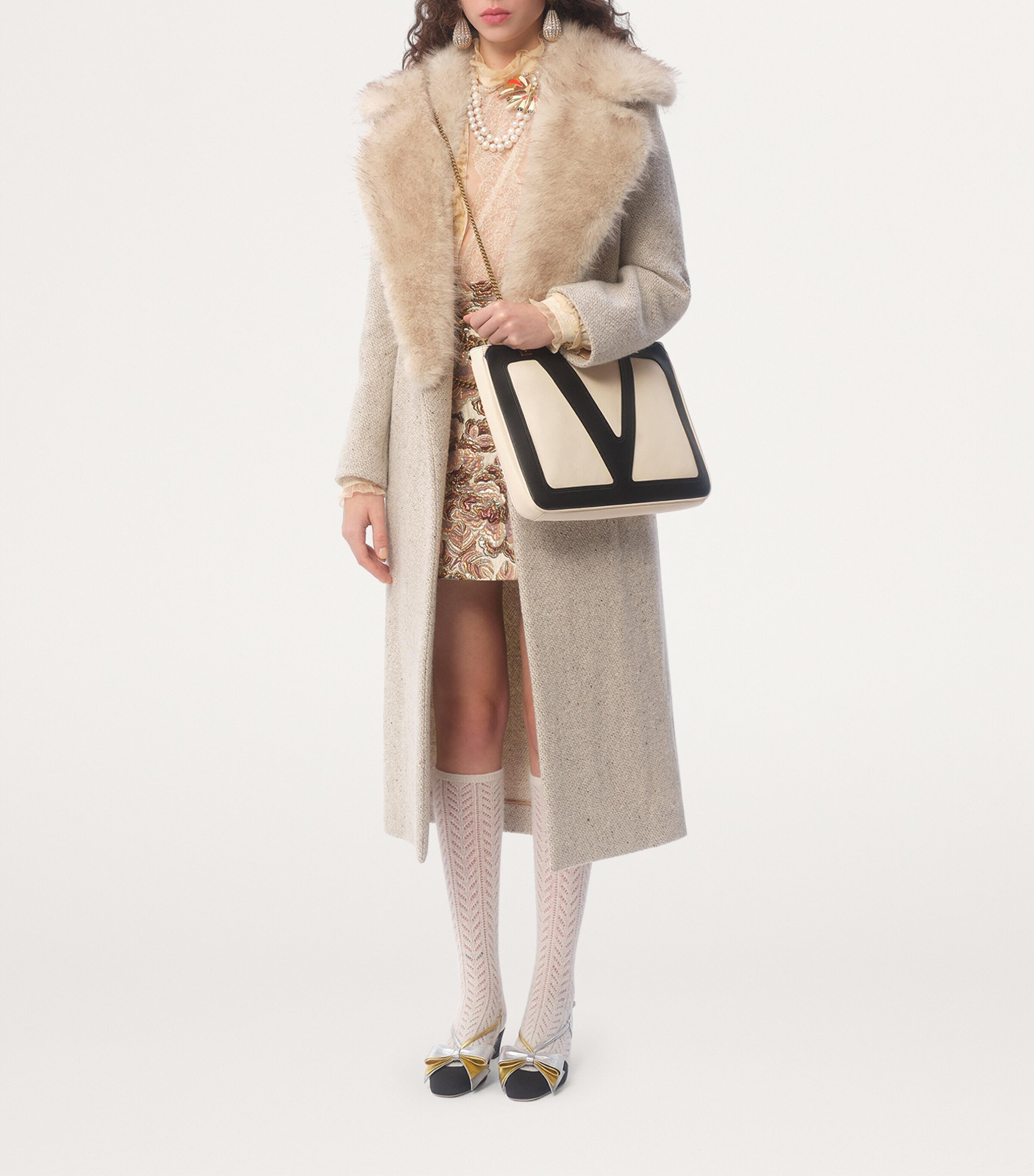 Medium Lambskin Viva Superstar Tote Bag R4V Image 5