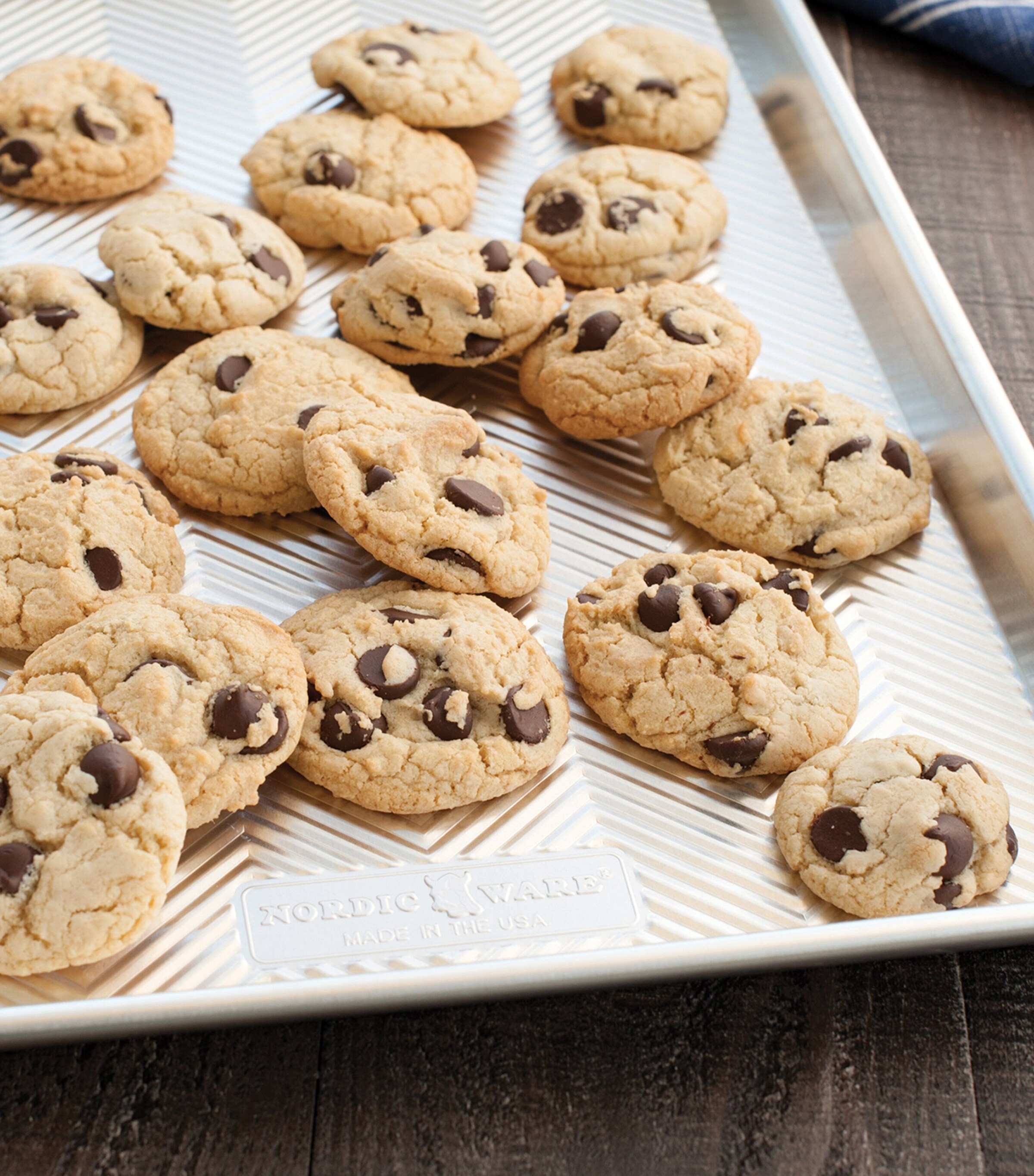 Aluminium Prism Jelly Roll Baking Sheet (40cm x 28cm) SILVER Image 2