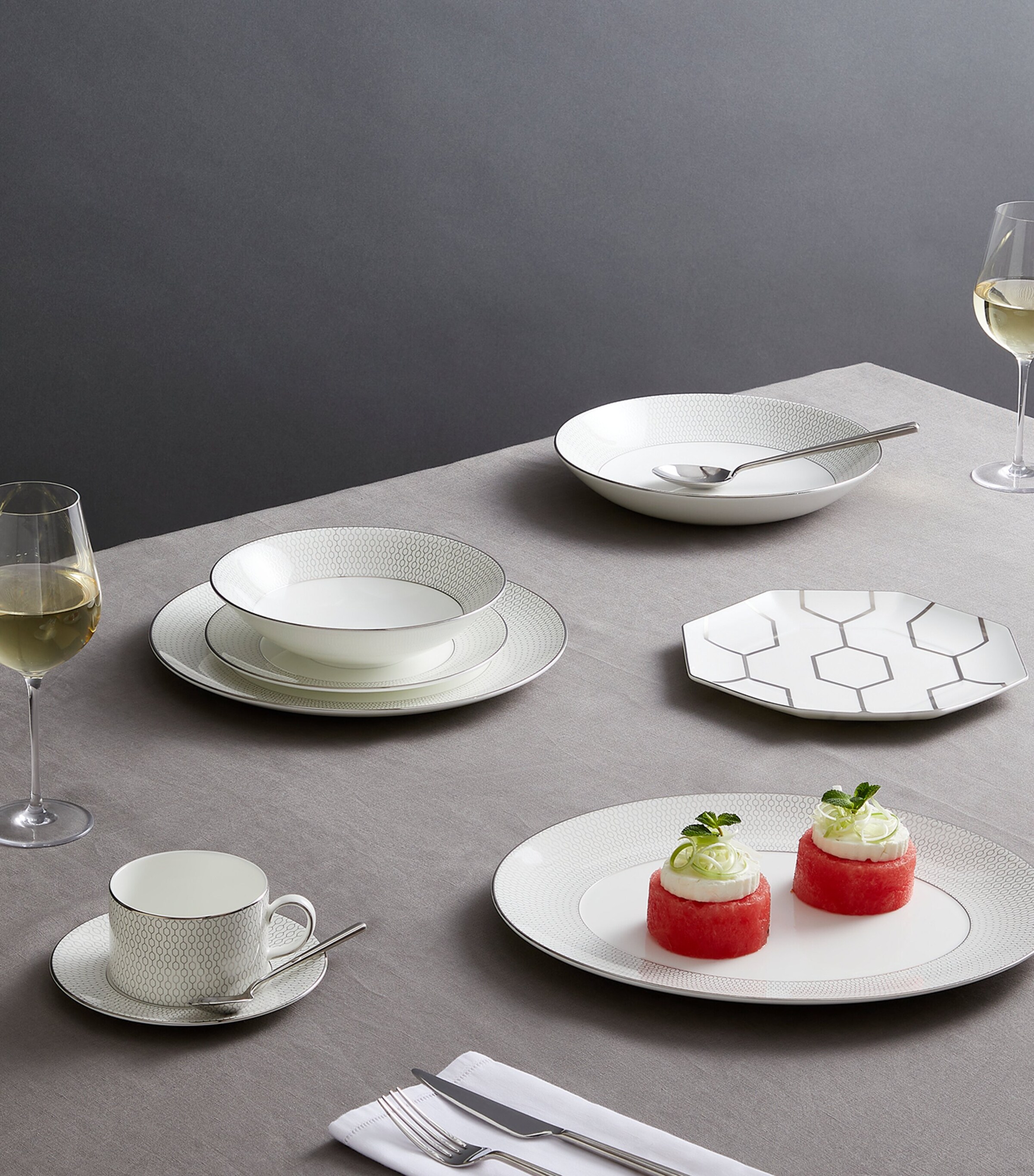 Wedgwood Gio Platinum Plate (20cm) White Image 2