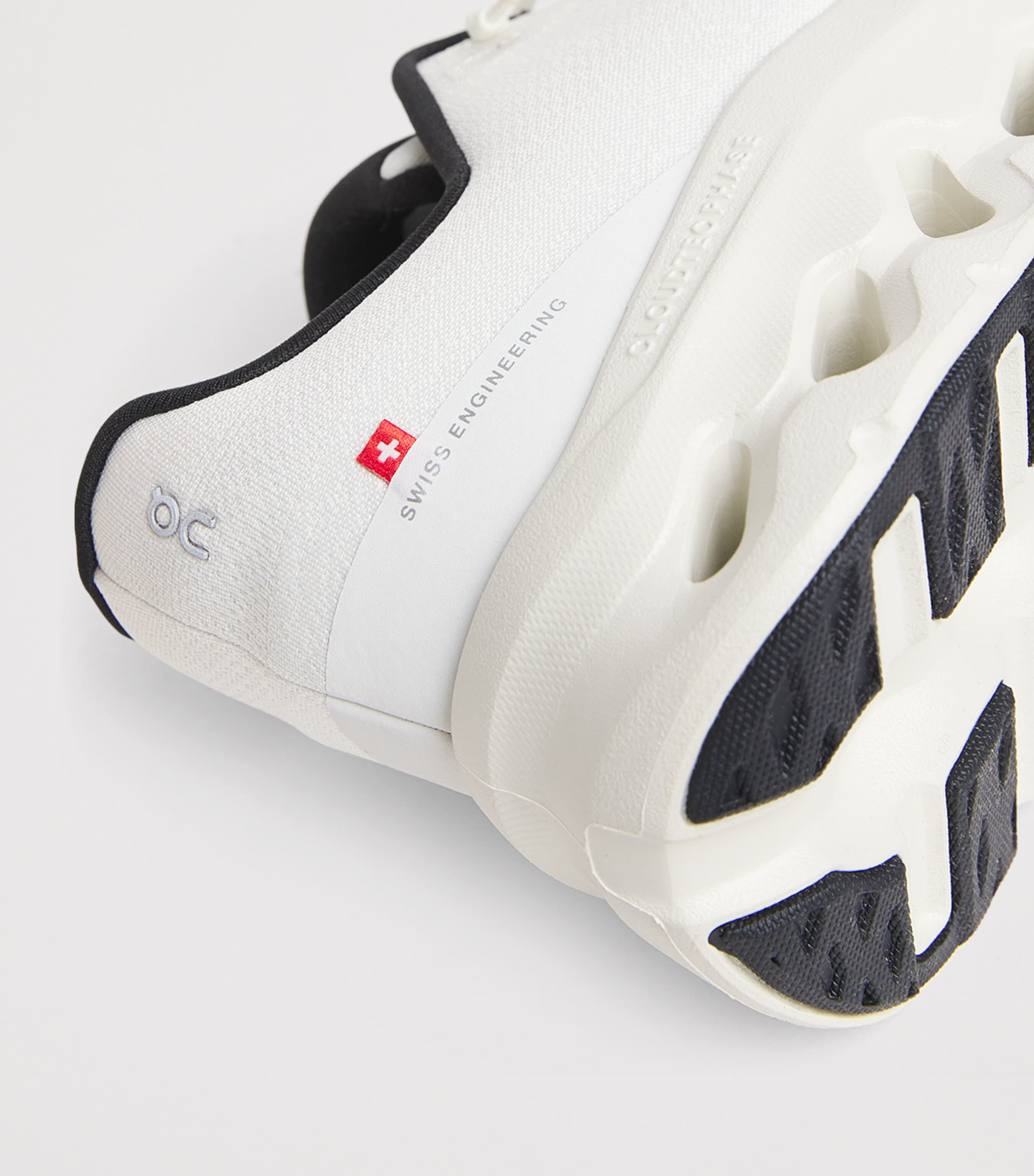 On Mens Cloudtilt Trainers Pearl | Ice Image 6