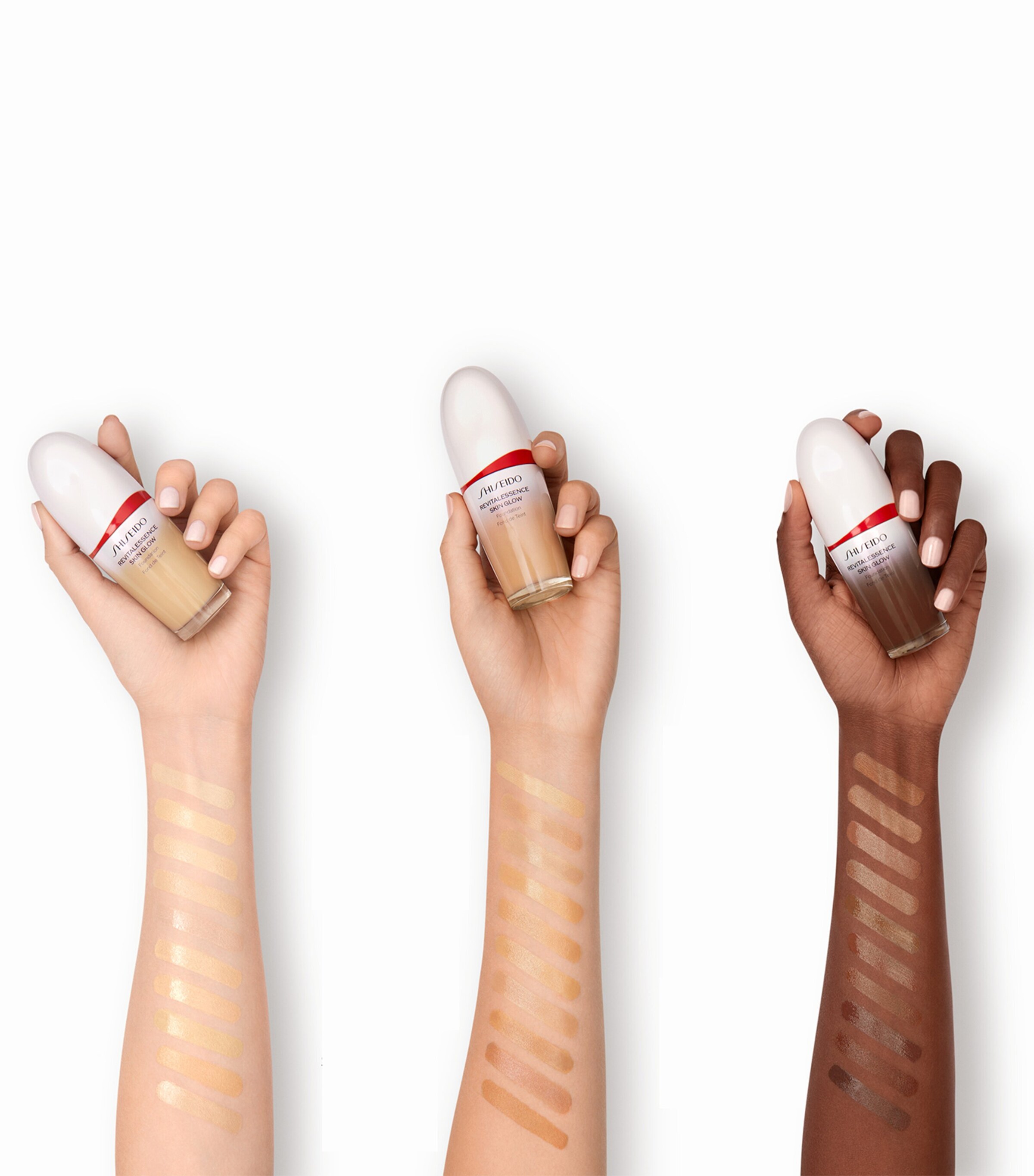 Revitalessence Skin Glow Foundation SPF 30 140 PORCELAIN Image 4