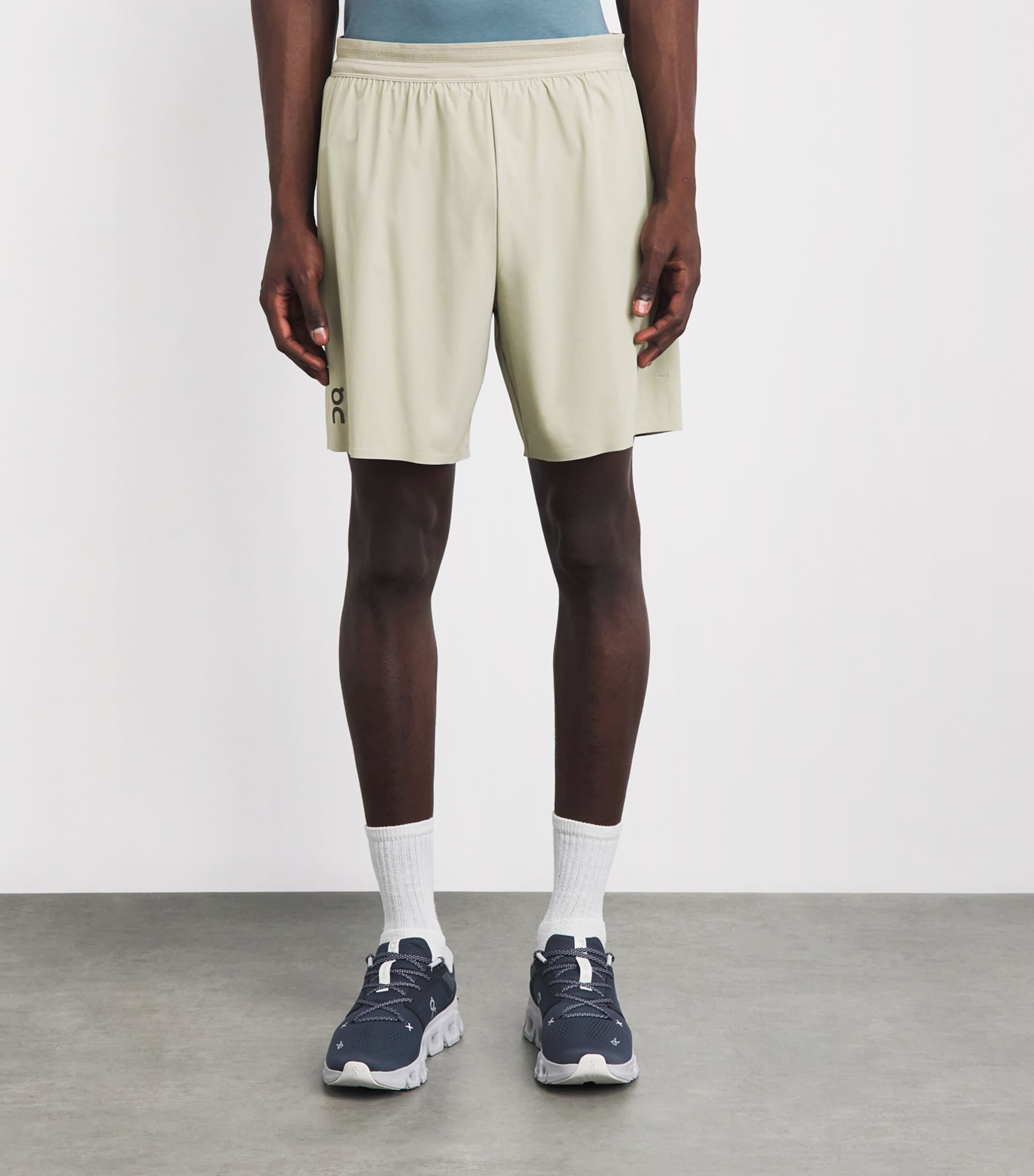 On Mens 7’’ Performance Shorts Brume Image 4