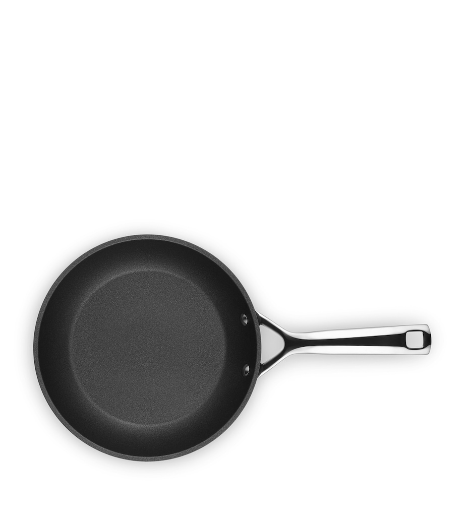 Le Creuset Non-Stick Shallow Frying Pan (22cm) Image 6