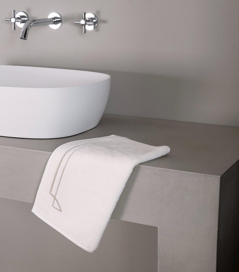 Frette Cotton Layering Embroidery Guest Towel (40cm x 60cm) Milk/savage B Image 2
