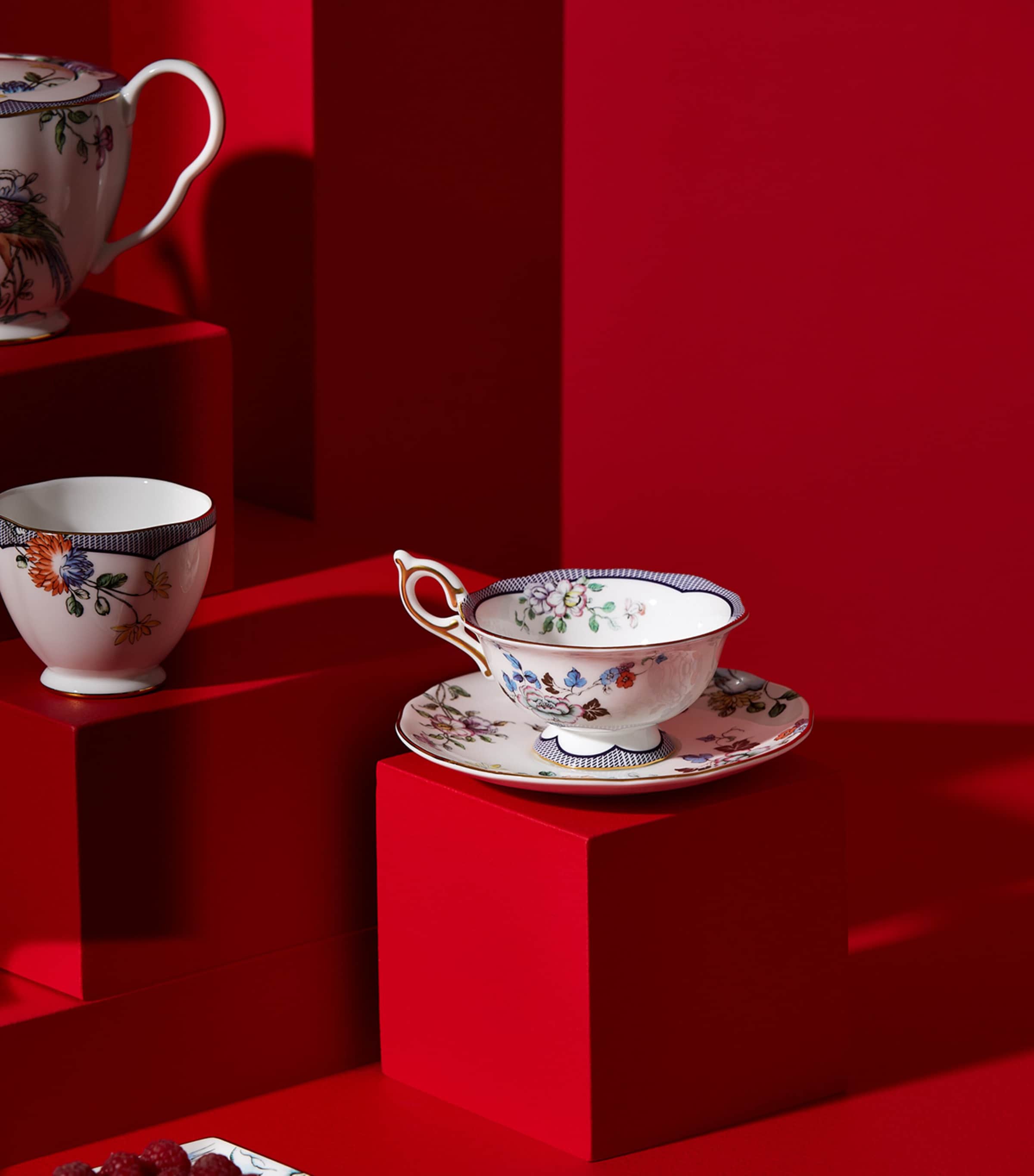 Wedgwood Fortune Teapot (370ml) Image 4