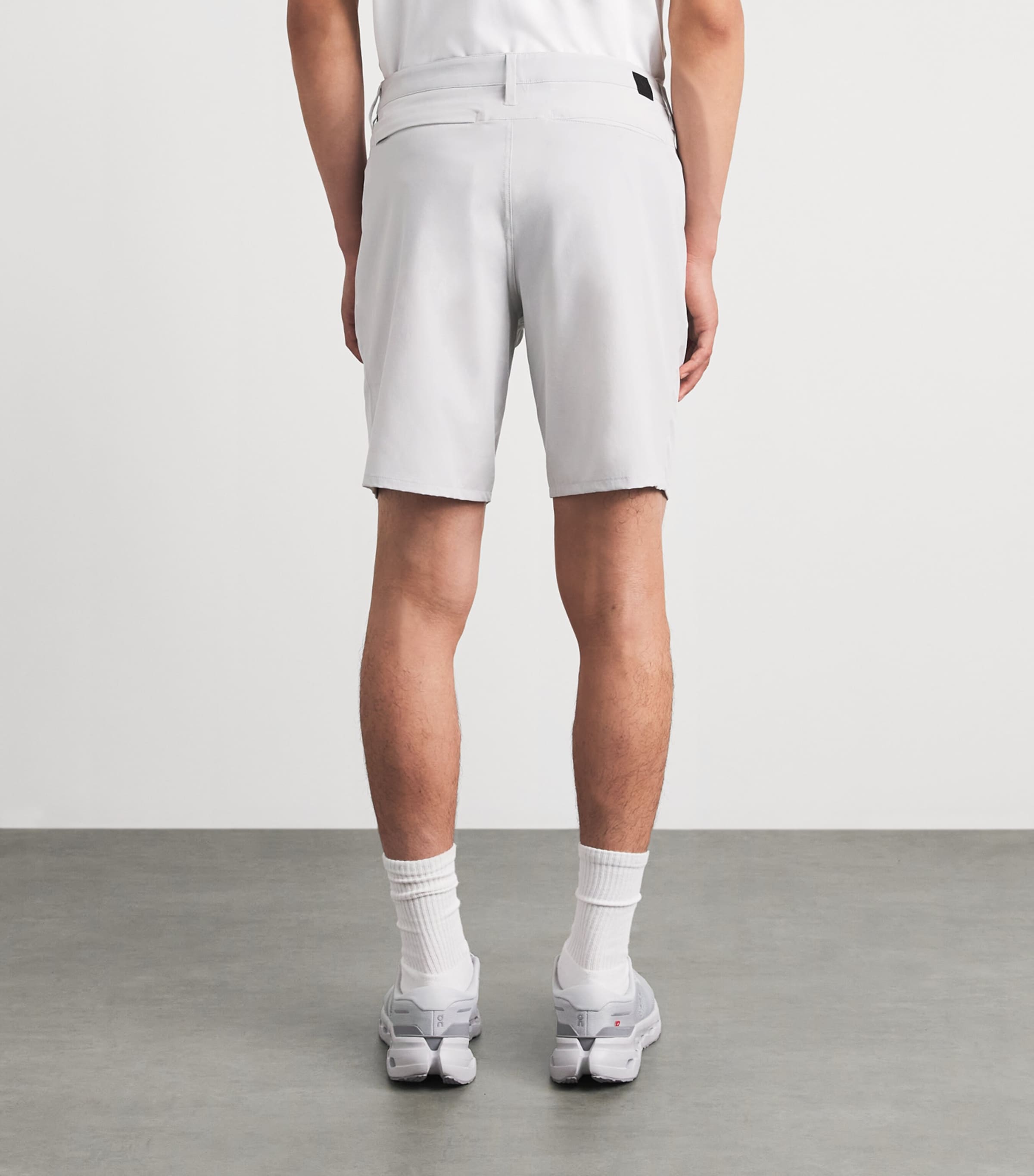 VUORI Mens 8’’ Aim Shorts Sll Salt Linen Image 5