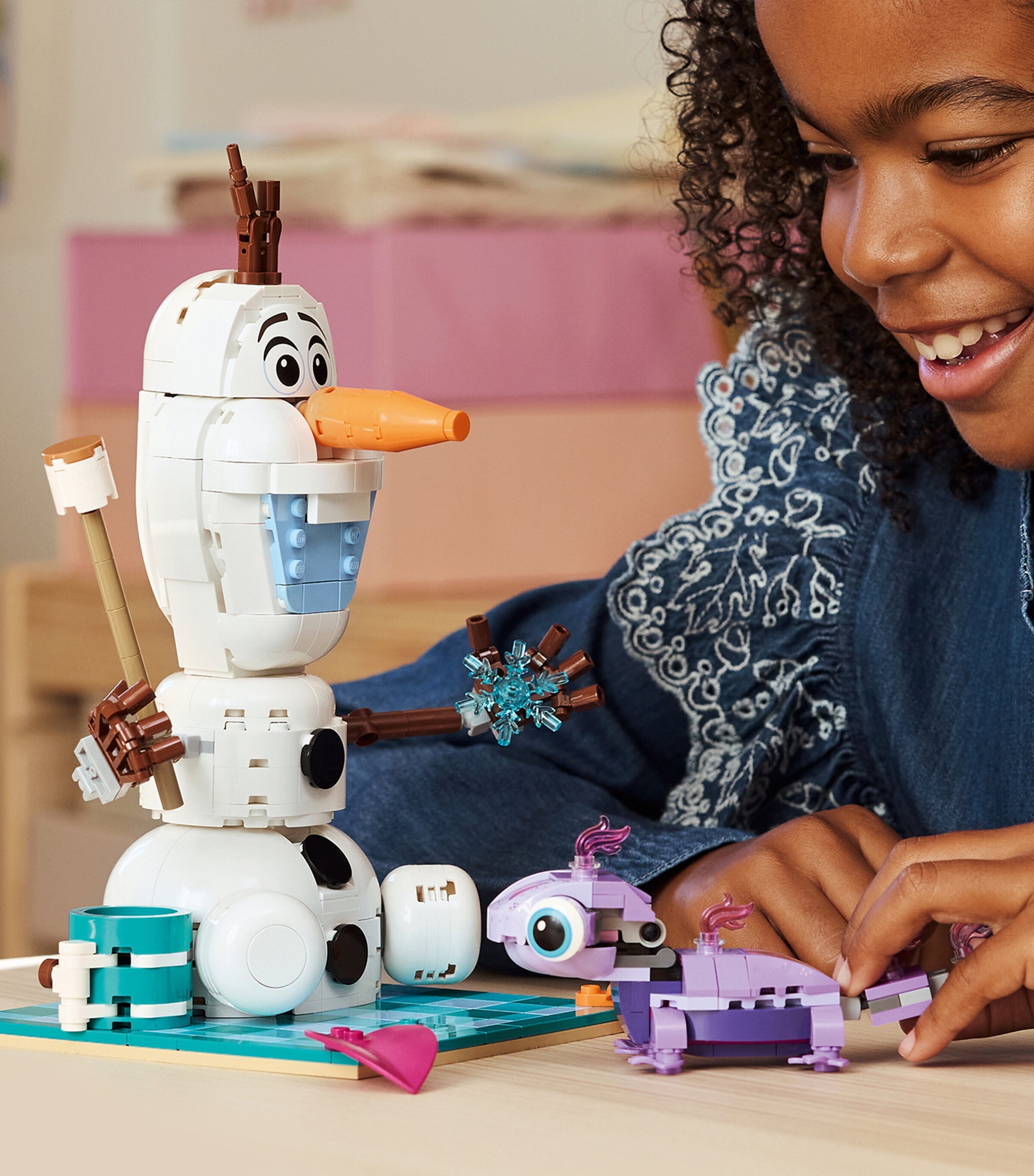 Lego Disney Frozen Olaf and Bruni’s Picnic Fun 43287 Image 3