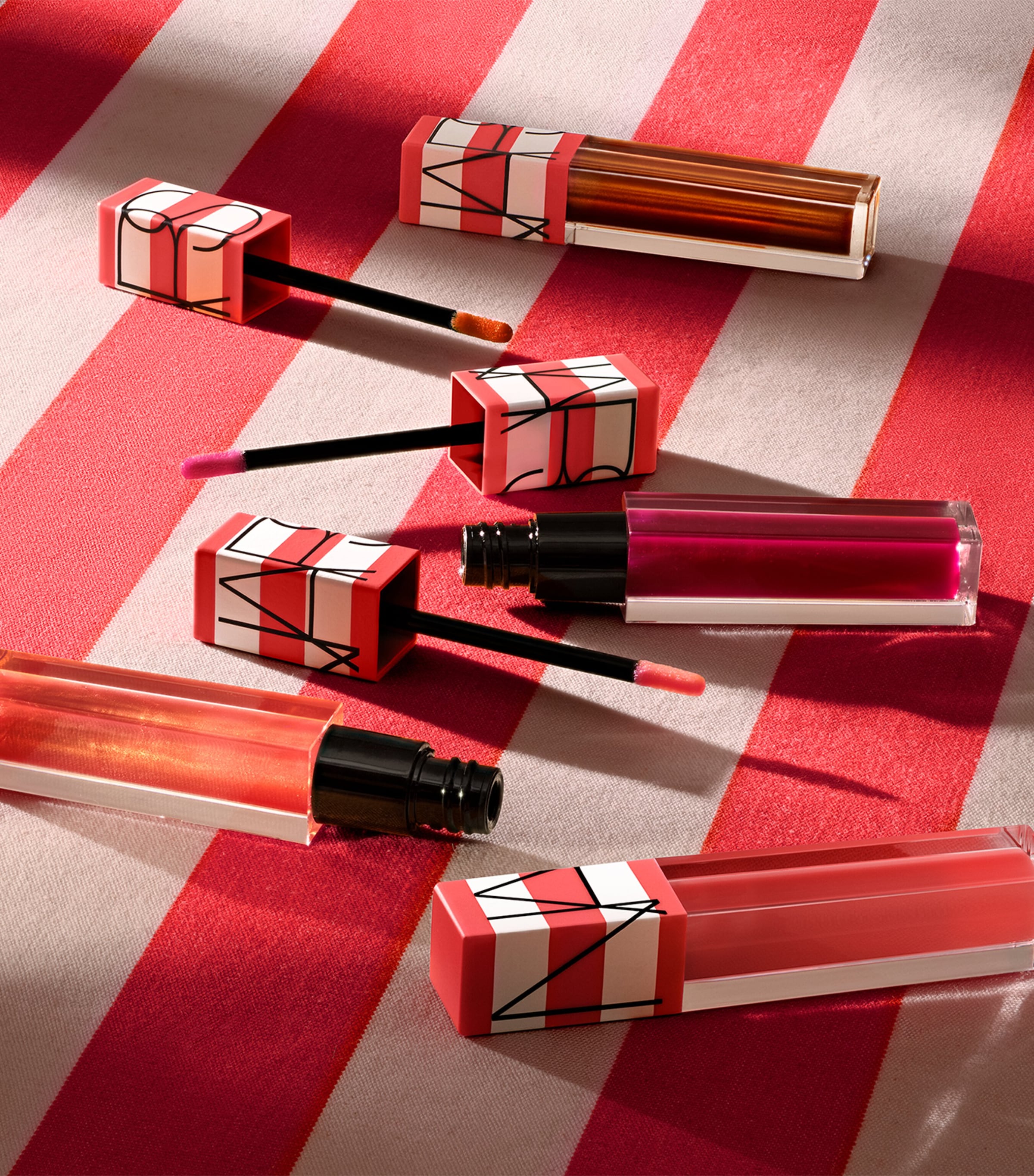 Hot Escape Afterglow Lip Oil WONDROUS Image 5