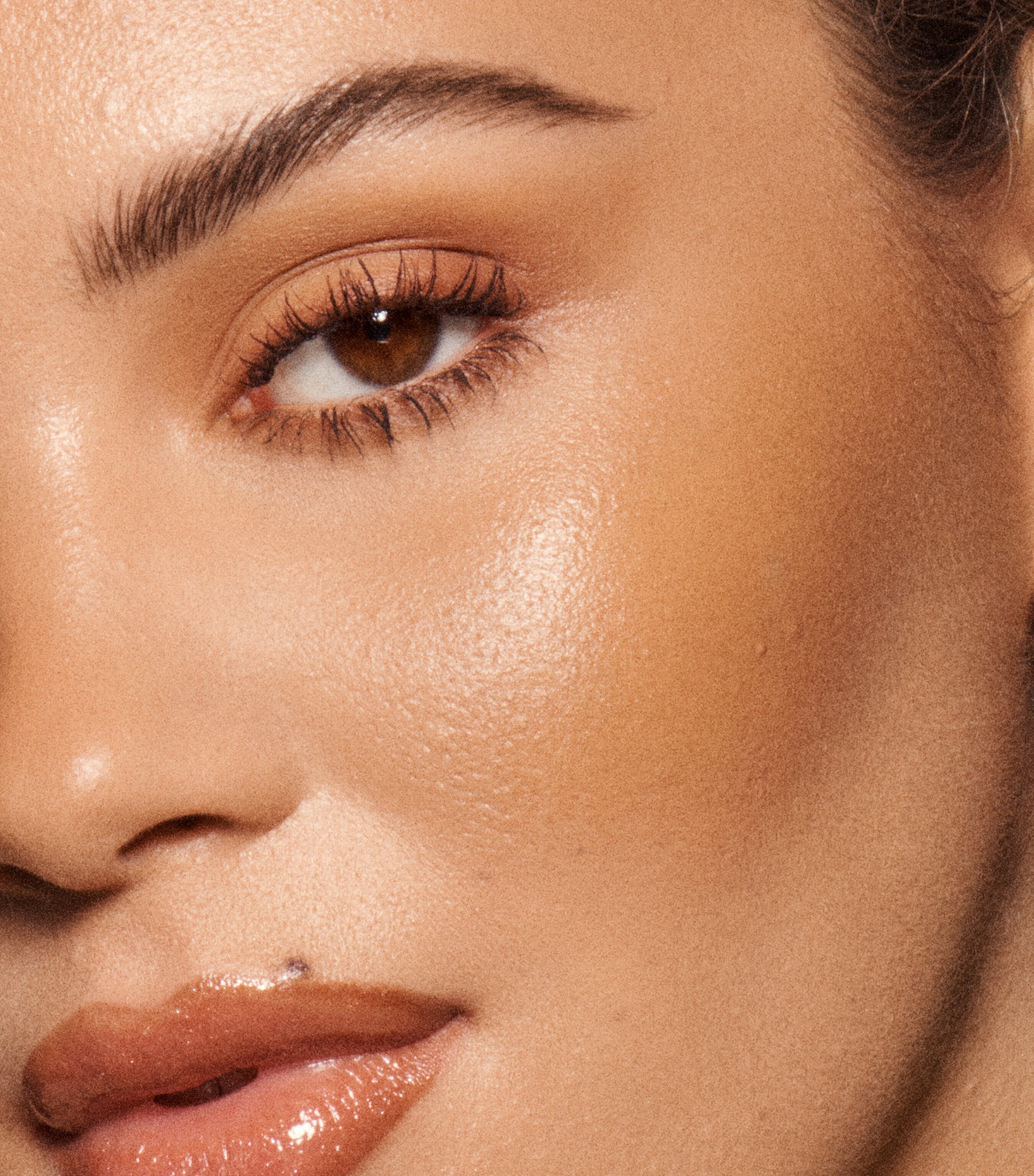 Modern Radiance Cream Bronzer MEDIUM Image 2