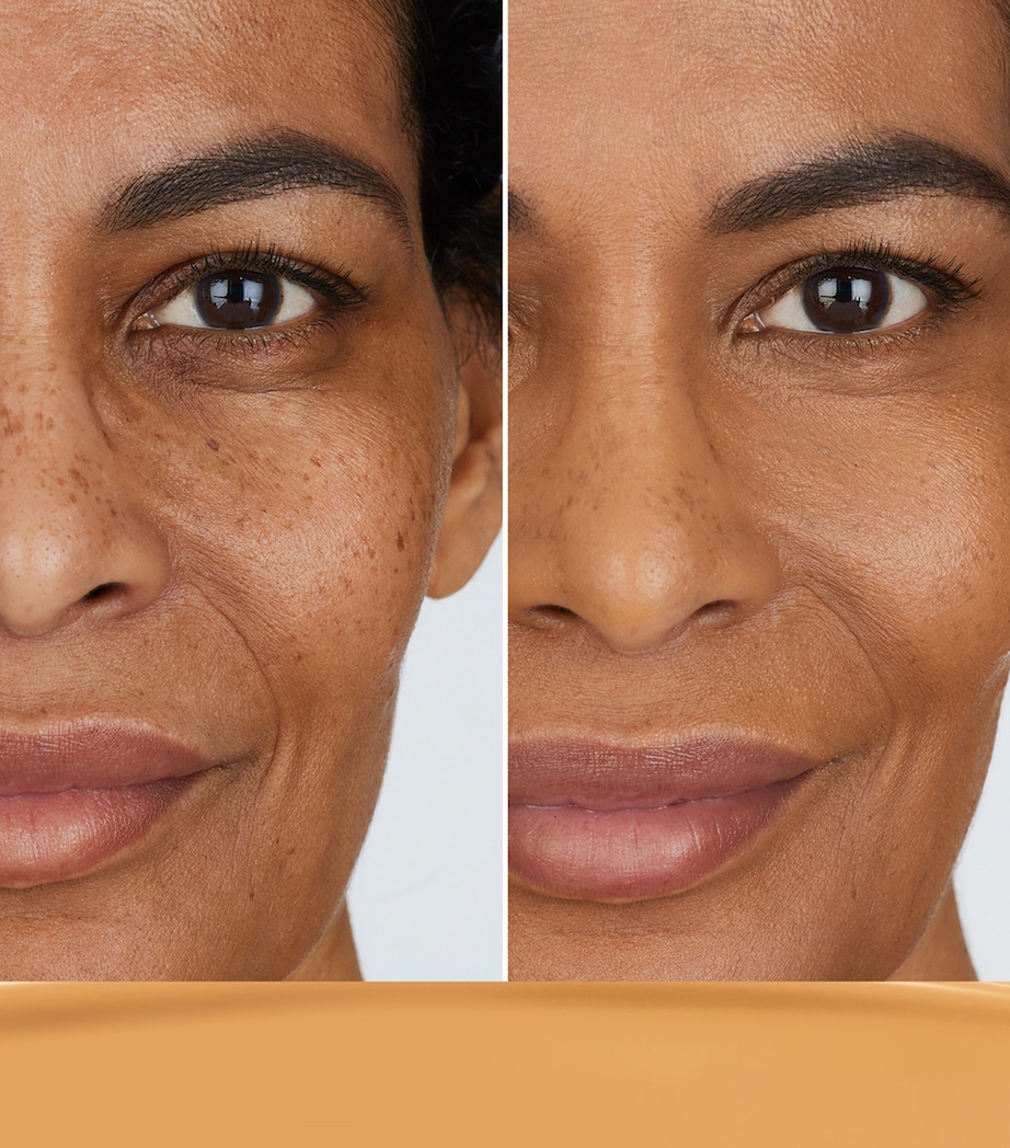 Light Reflecting Foundation PHEONIX Image 3