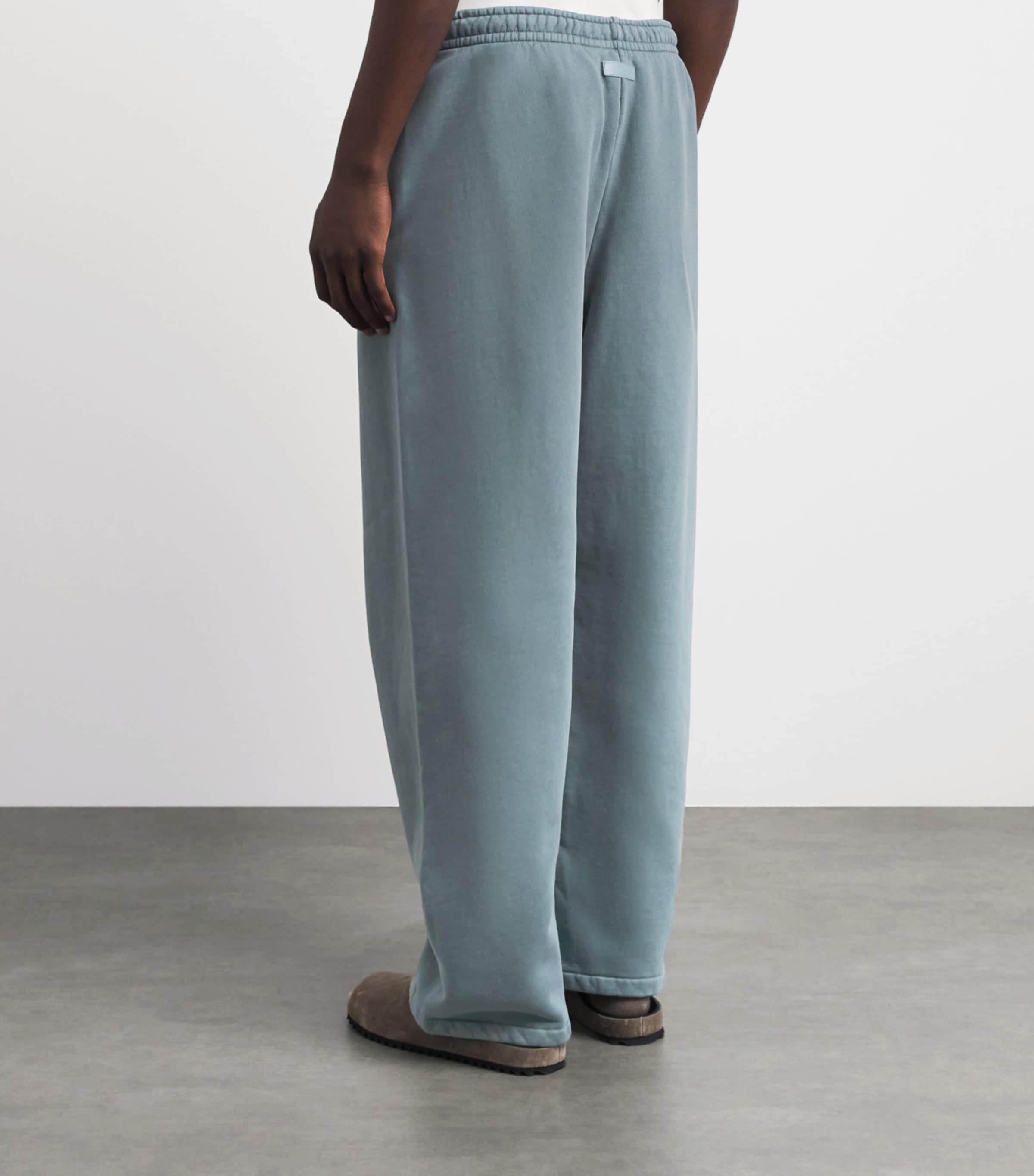 Skims Mens Heavy Fleece Relaxed Sweatpants Pt Pnt Truffle Image 5