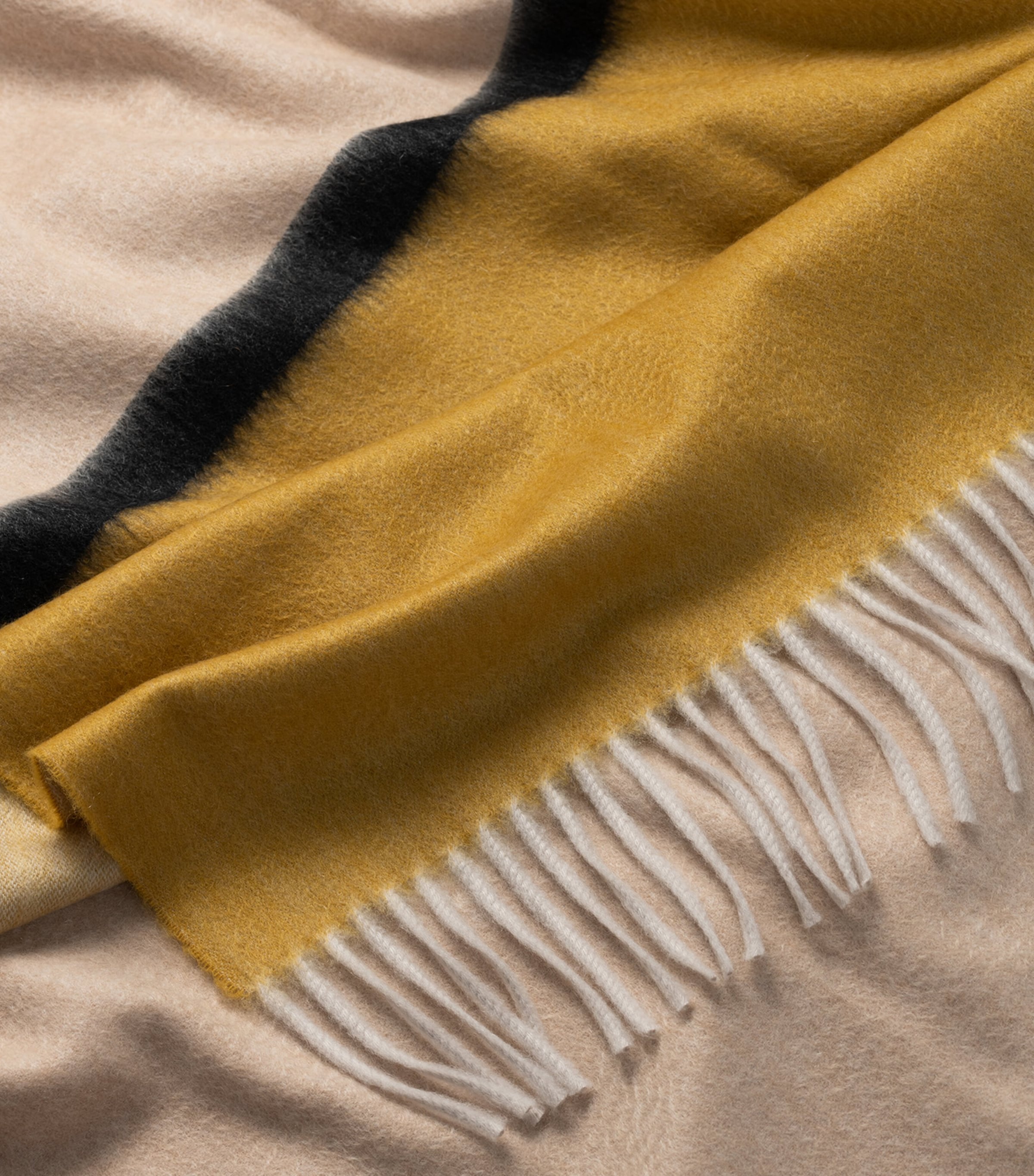 Cashmere Arran Borderland Throw (147cm x 183cm) FRENCH GOLD BLACK Image 4