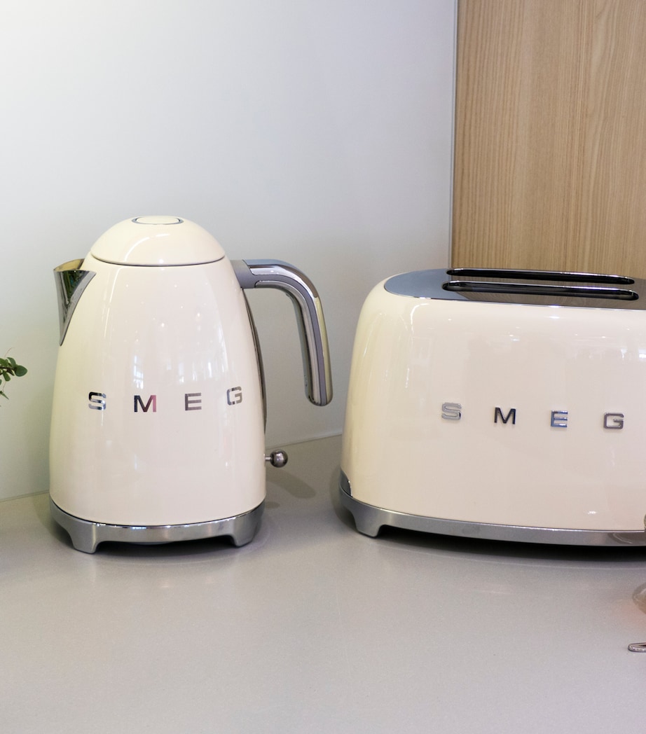 Retro Kettle CREAM Image 4