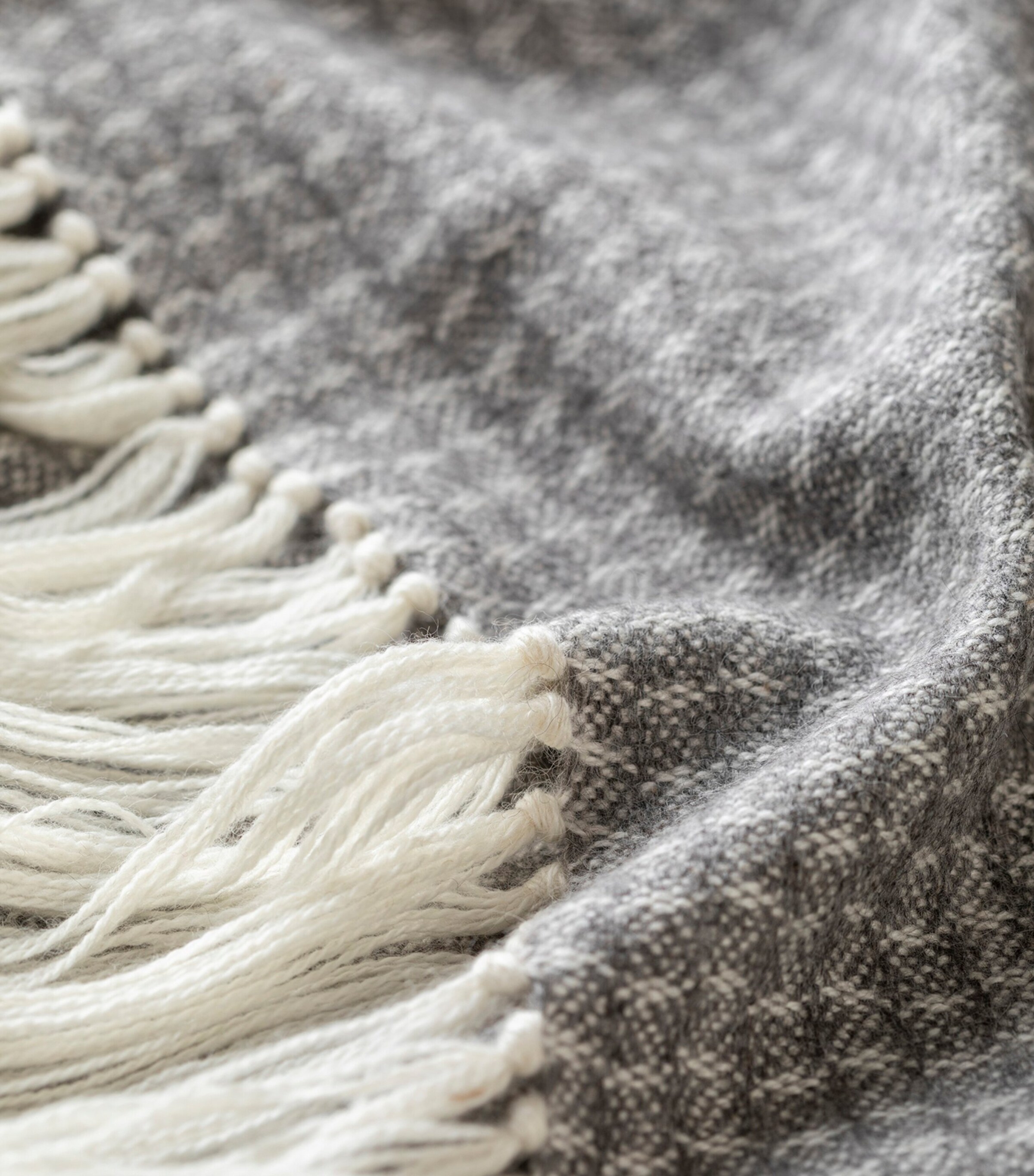 Araminta Campbell Alpaca-Blend Willow Throw (150cm x 230cm) Grey Image 5