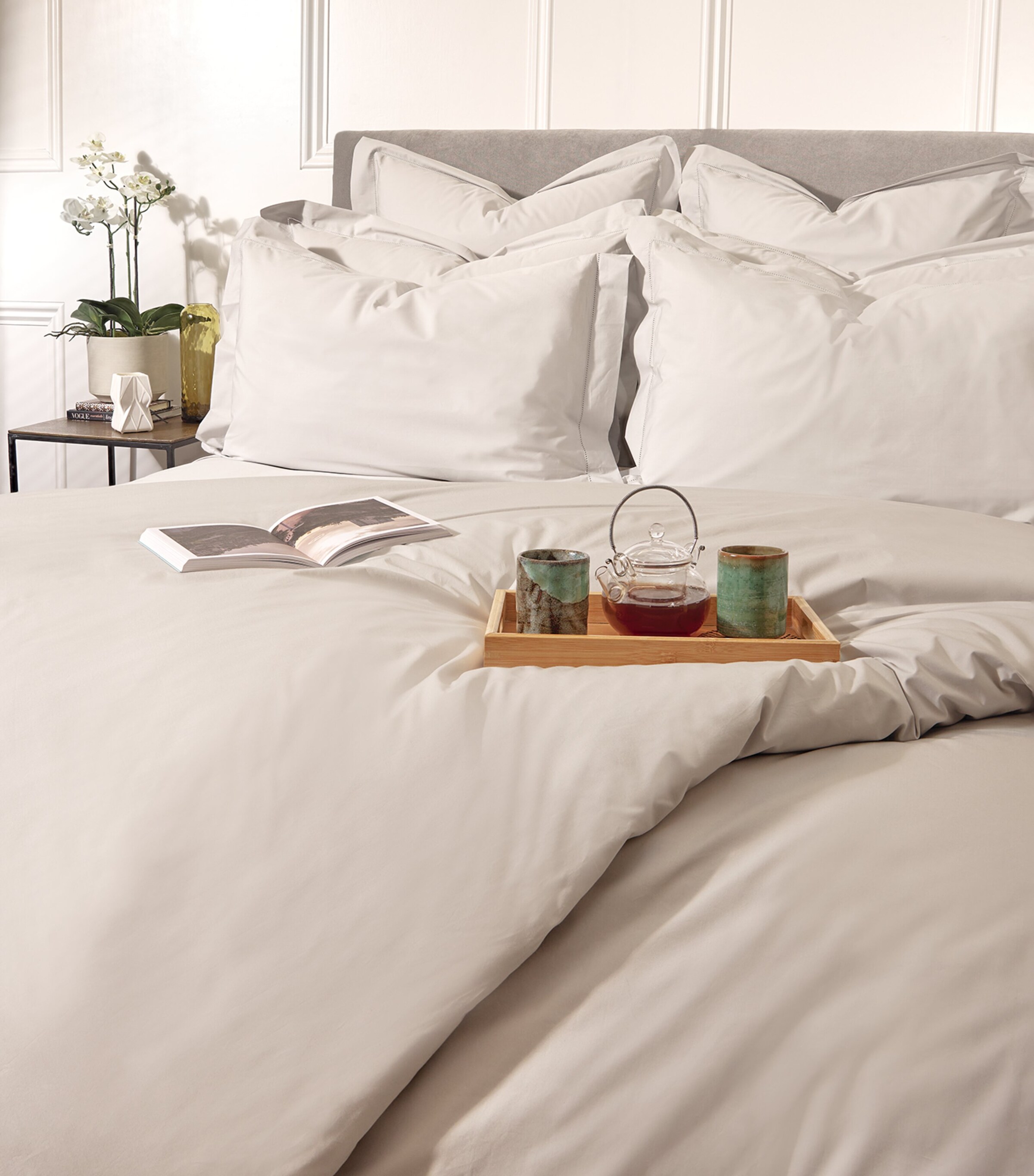 Harrods of London Cadogan Emperor Fitted Sheet (215cm x 215cm) Light Grey Image 4