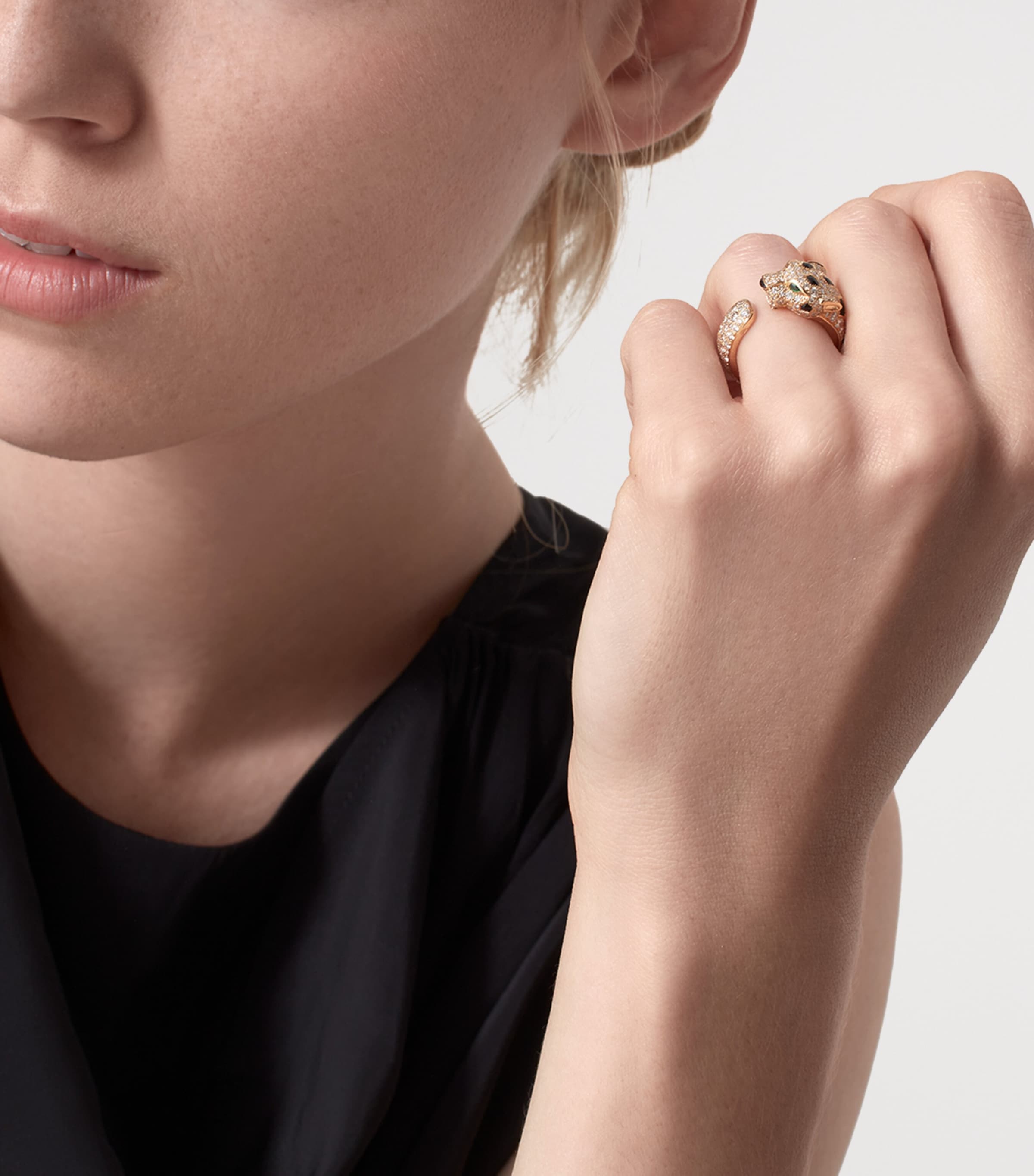 Yellow Gold, Diamond and Emerald Panthère de Cartier Ring YELLOW GOLD Image 2