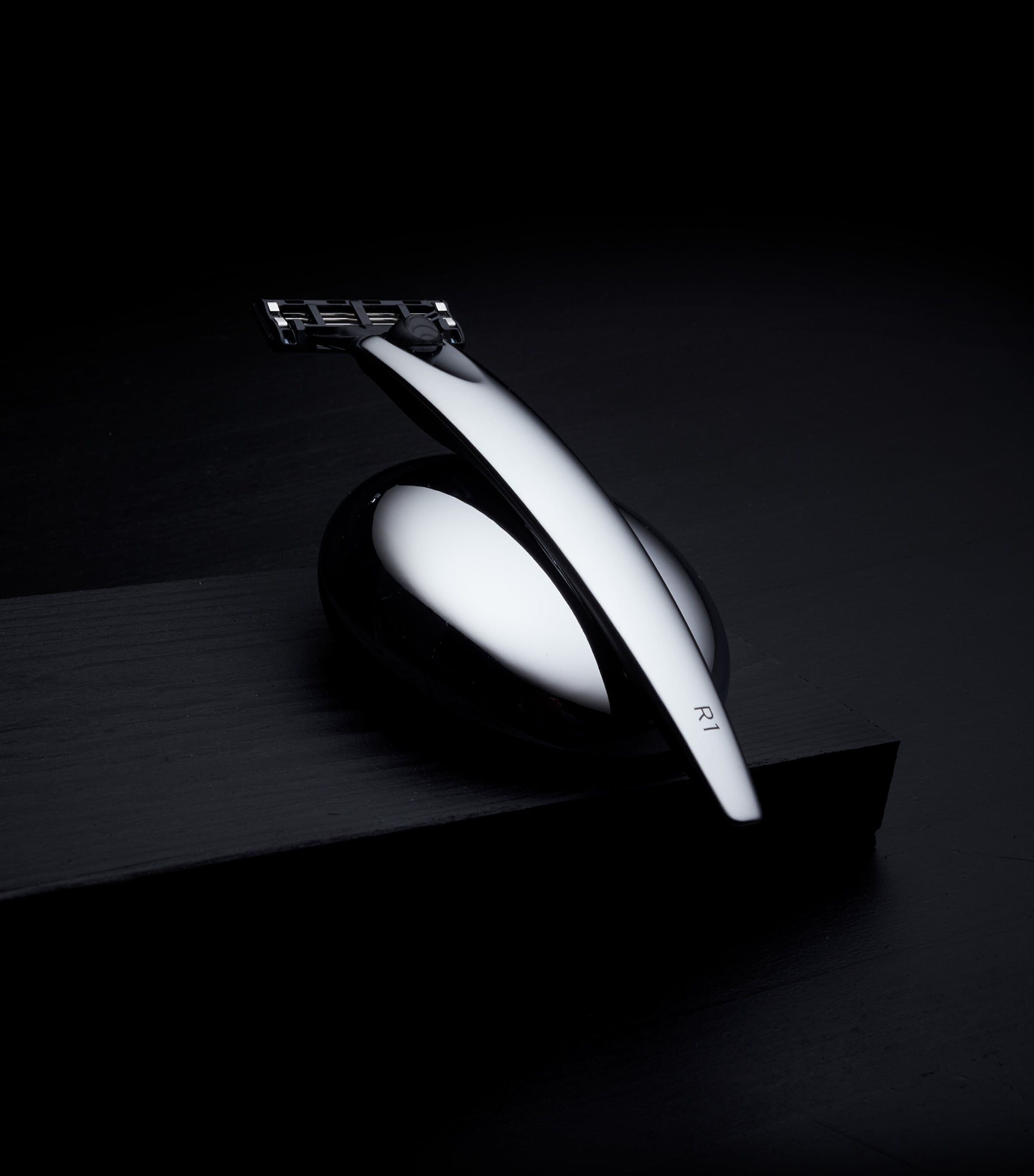 R1 Chrome Razor and Stand Set NO COLOUR Image 3