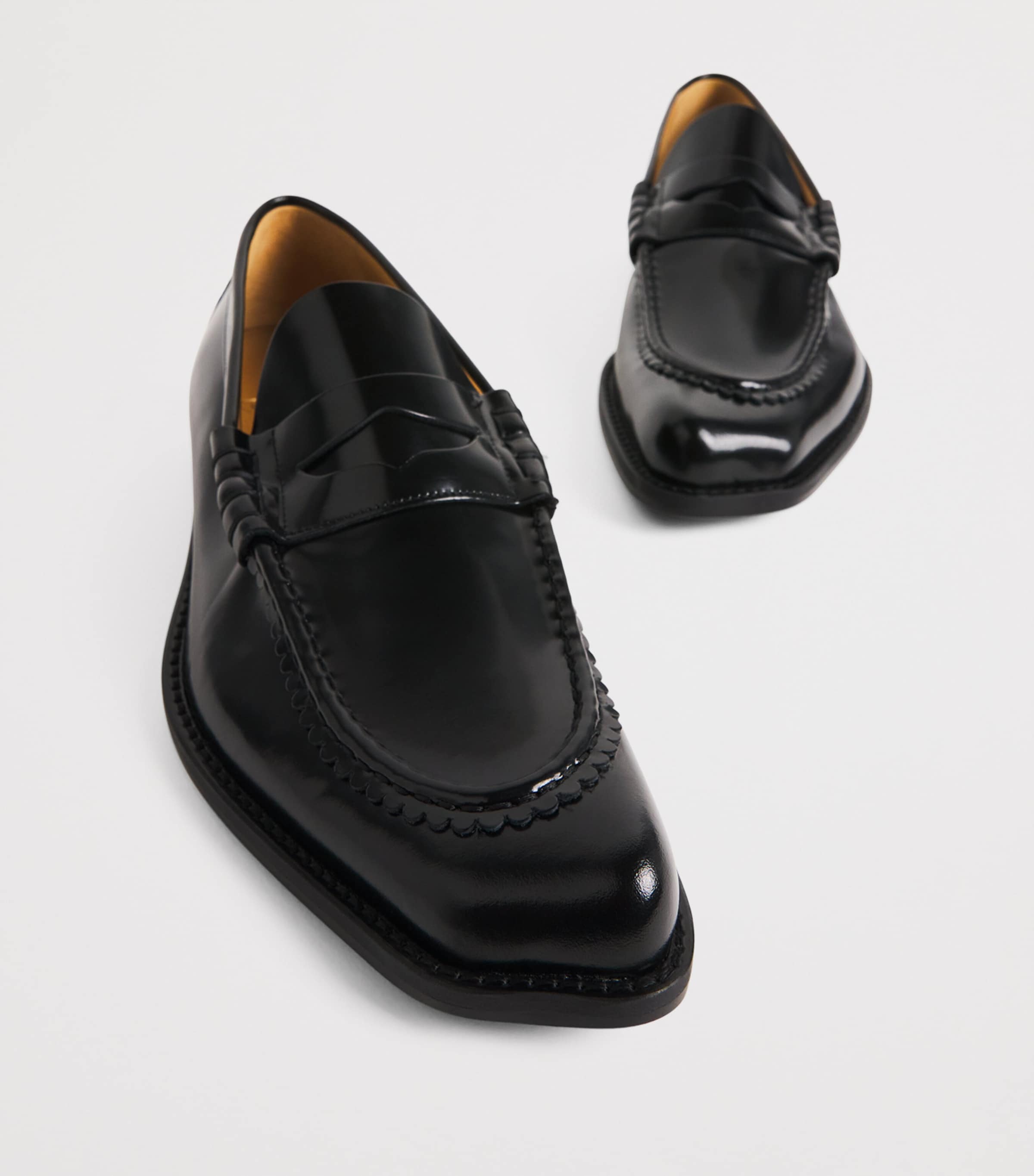Vivienne Westwood 黒 ピニャン様 Vivienne Westwood Black Patent Leather Coin Loafers | Harrods FR