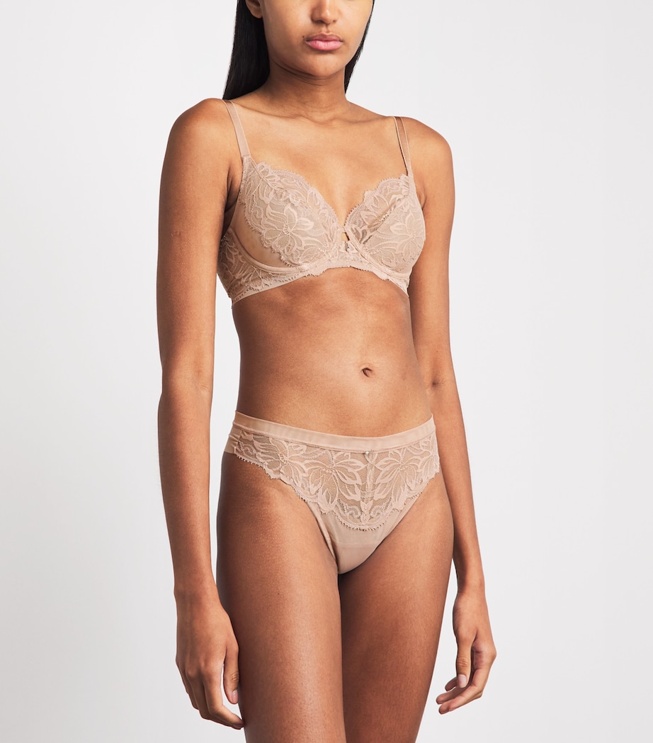 Wacoal Womens Lace-Trim Abéllia Tanga Roebuck Image 2