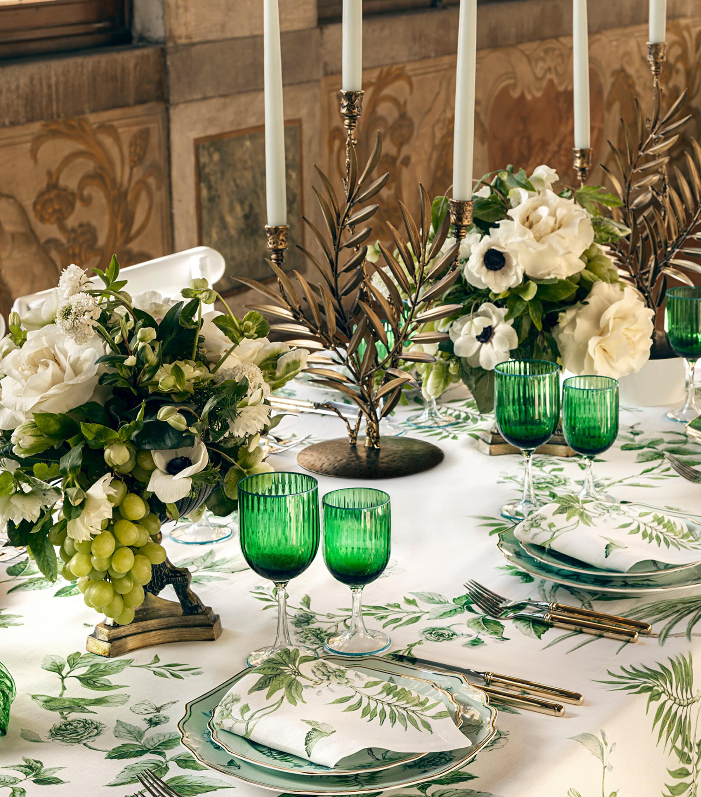 Set of 2 Linen Secret Garden Napkins (50cm x 50cm) KELLY GREEN Image 4