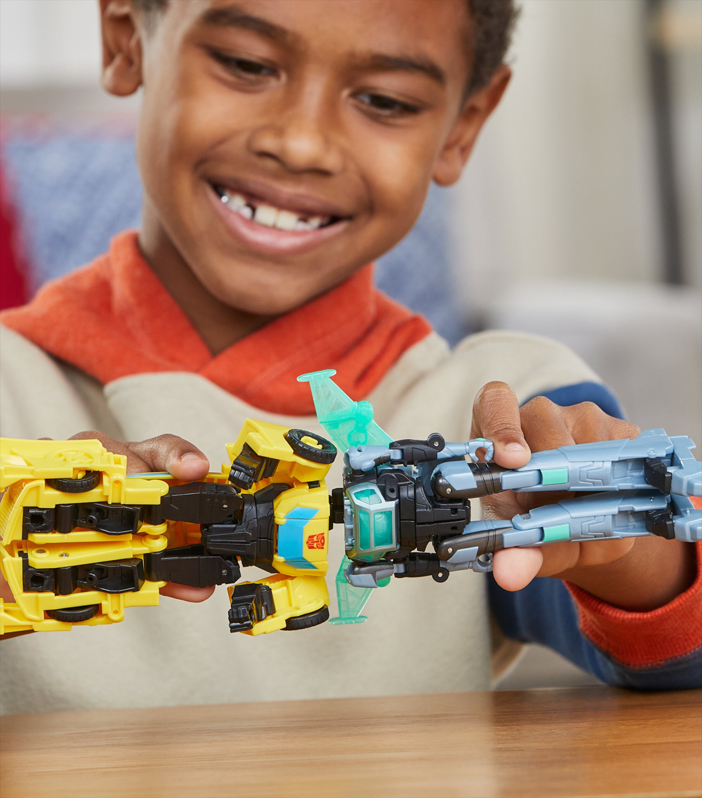 Transformers EarthSpark Cyber-Combiner Bumblebee and Mo Malto MULTI Image 5