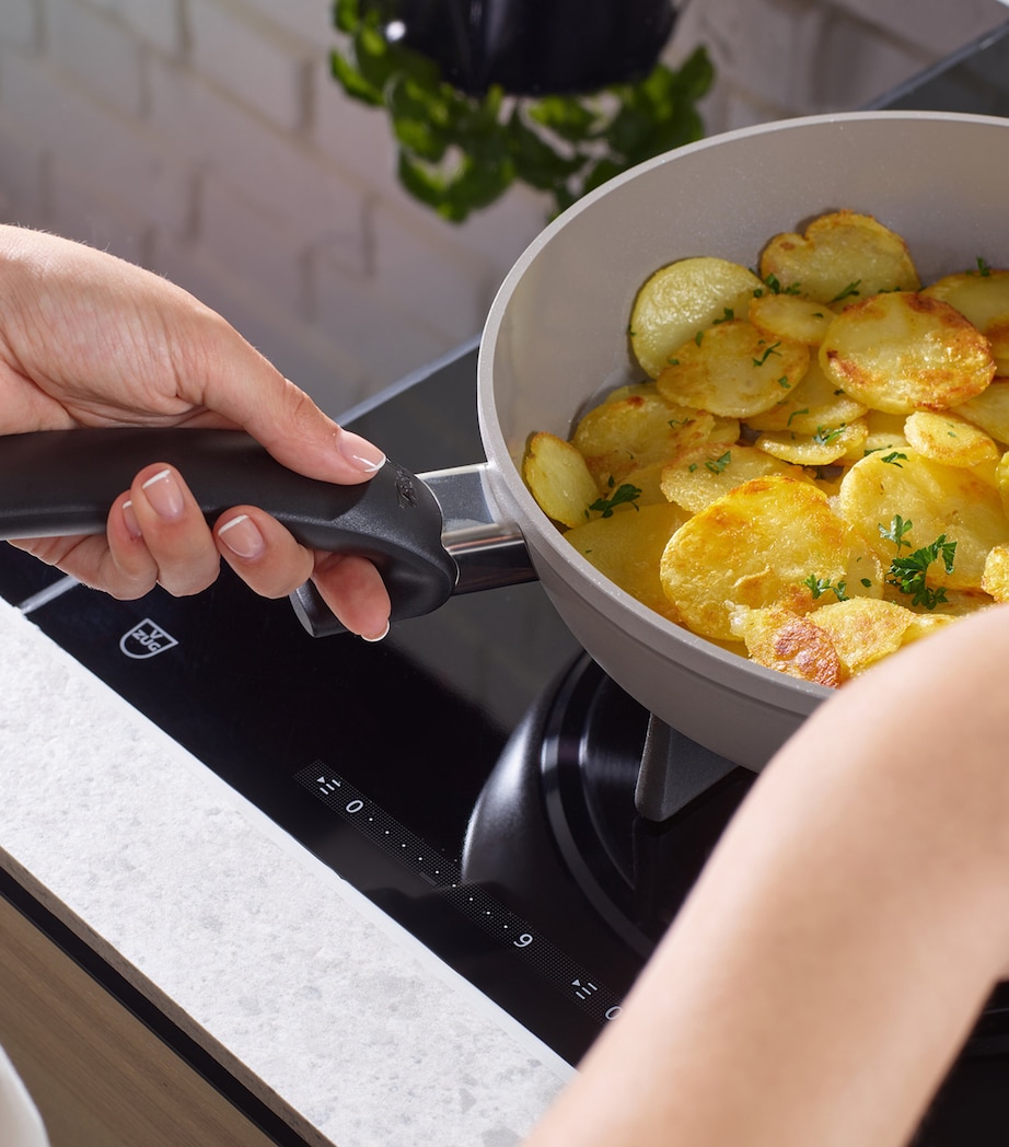 Ceratal Comfort Frying Pan (26cm) GREY Image 7