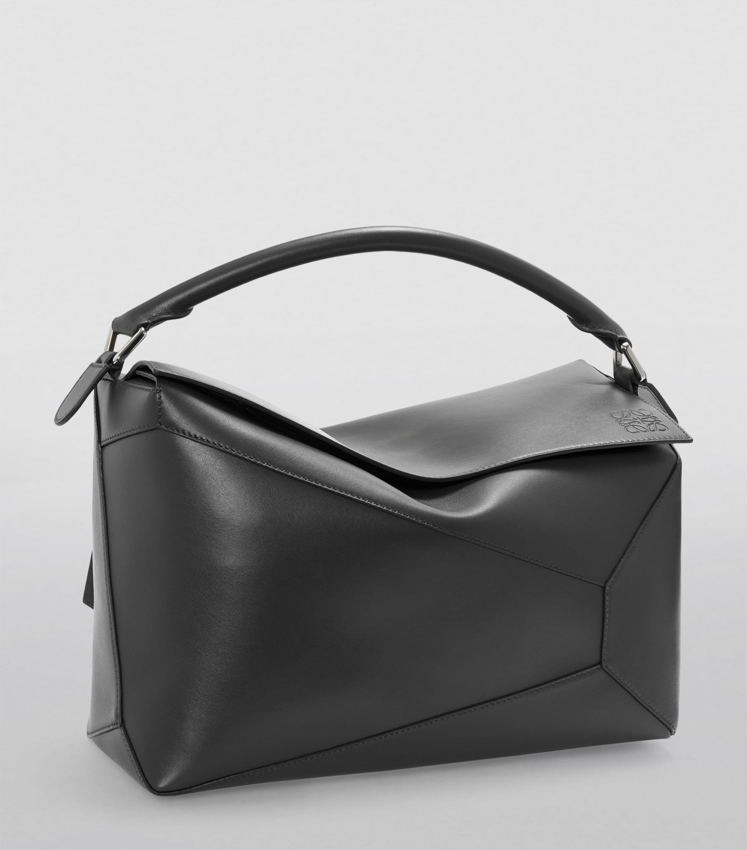 ショルダーバッグ・ポシェット LOEWE BLACK MEDIUM PUZZLE BAG Loewe Black Calfskin Medium Puzzle Bag | myGemma | CA | Item