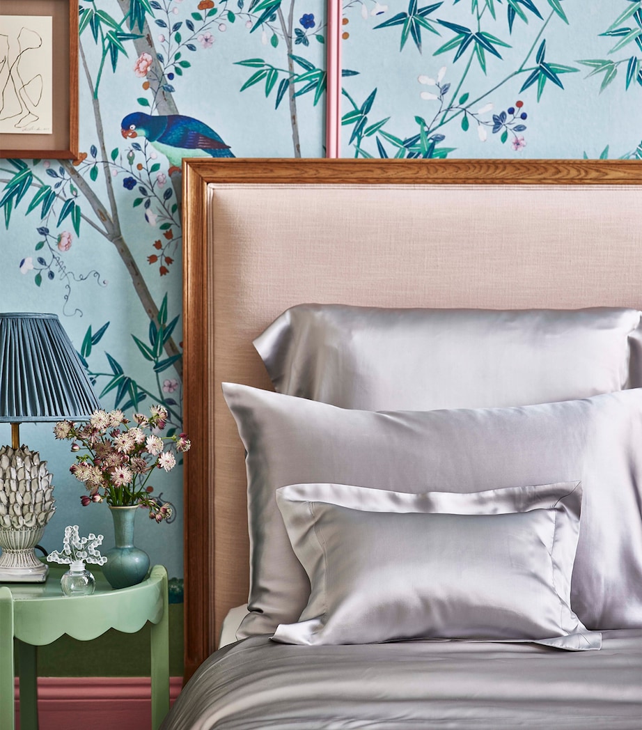 Silk Double Flat Sheet (230cm x 310cm) SILVER GREY Image 4