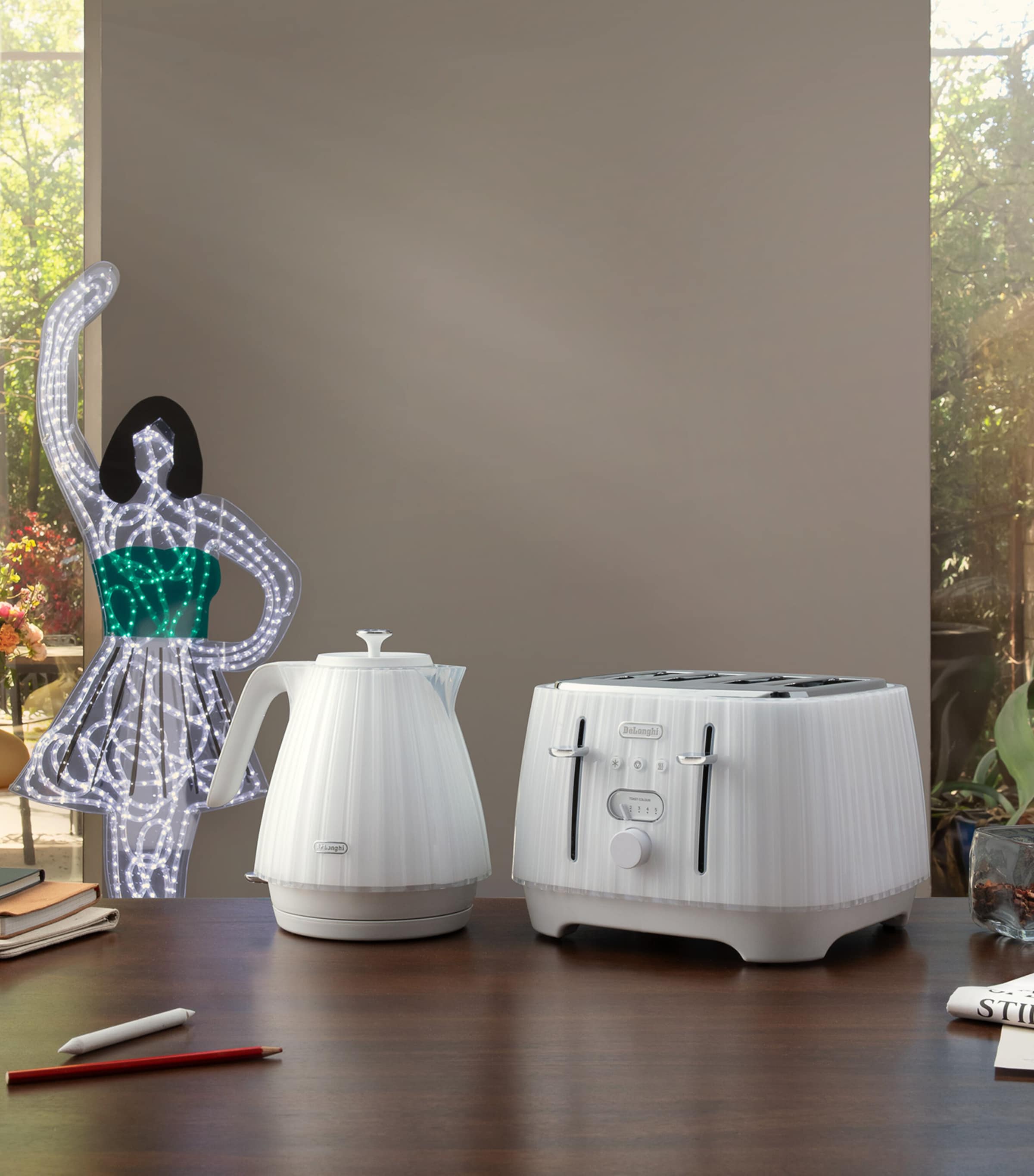 Ballerina Kettle WHITE Image 4