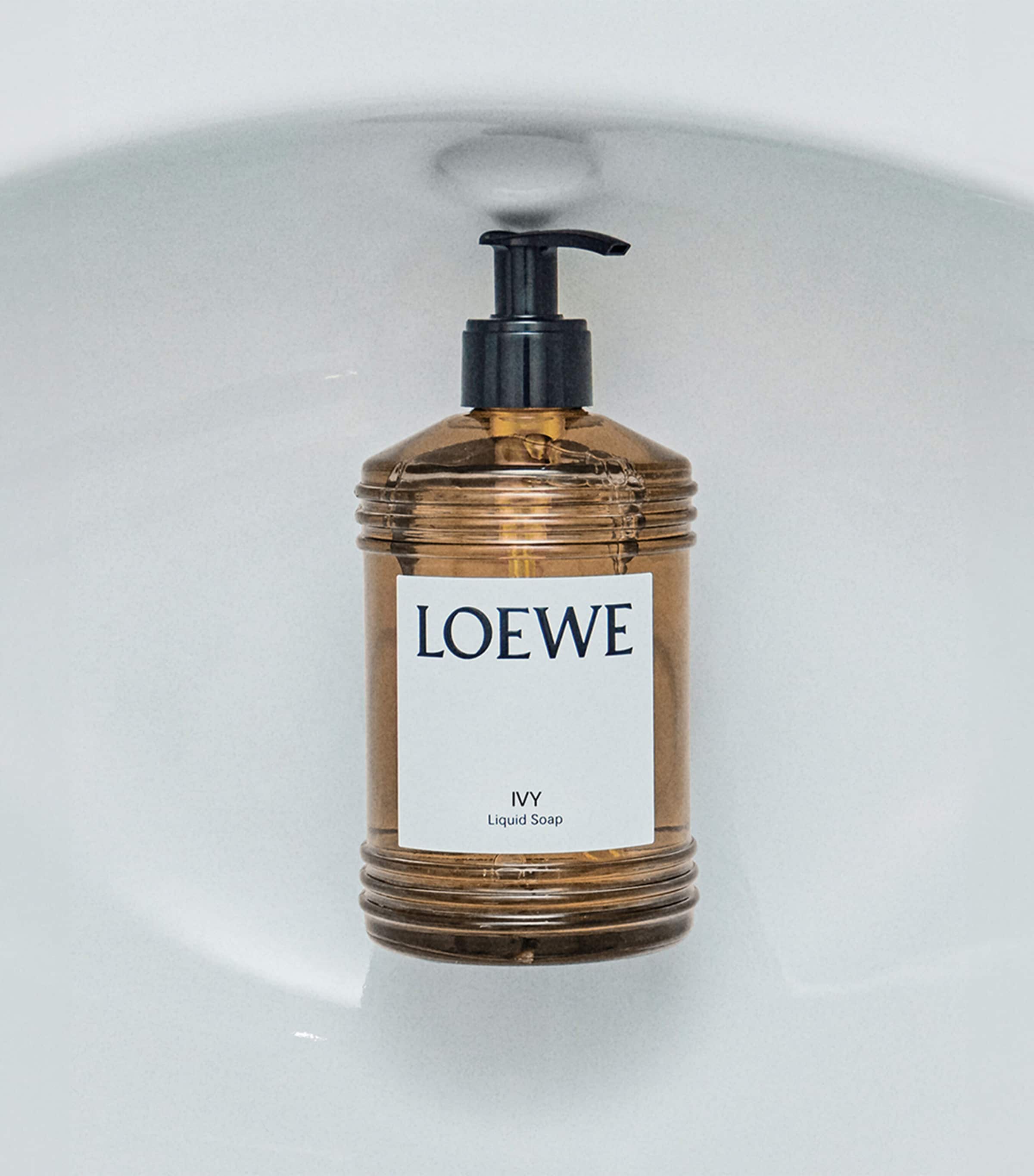 ボディソープ LOEWE IVY Liquid Soap 360ml LOEWE Perfumes Ivy Liquid Soap (360ml) | Harrods UK