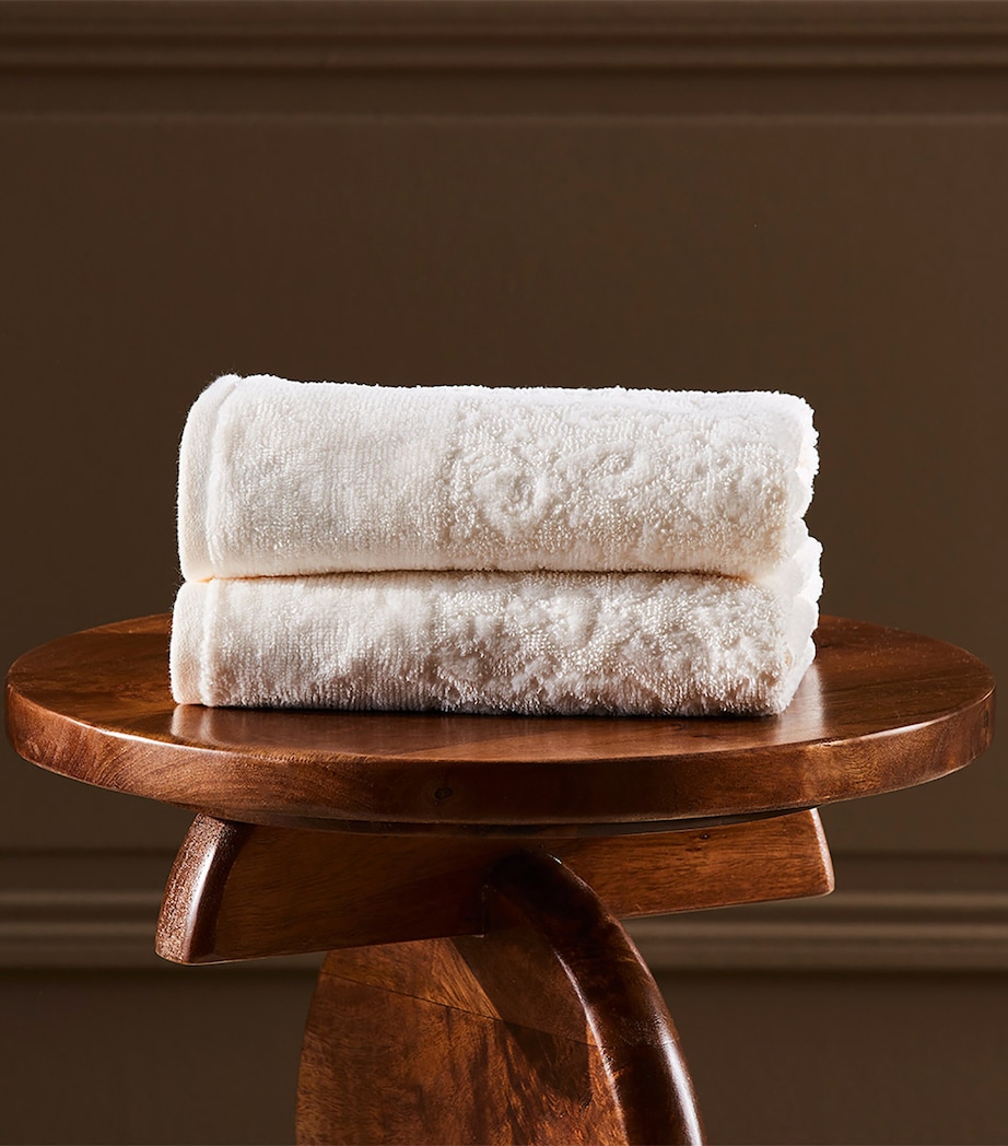 Leopard Bath Sheet (150cm x 90cm) MILK Image 4