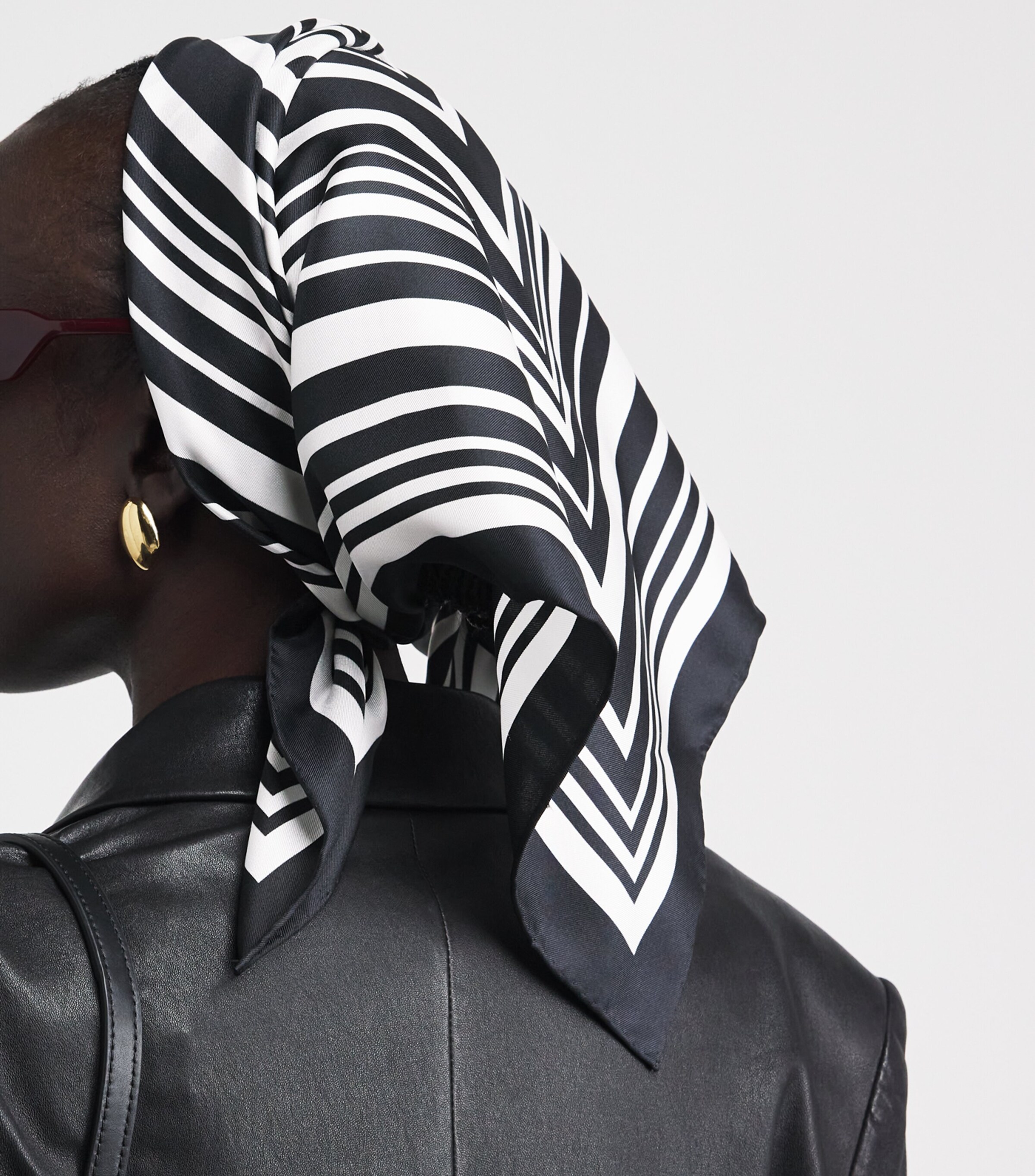 Joseph Silk Kenza Scarf Black/white Image 4