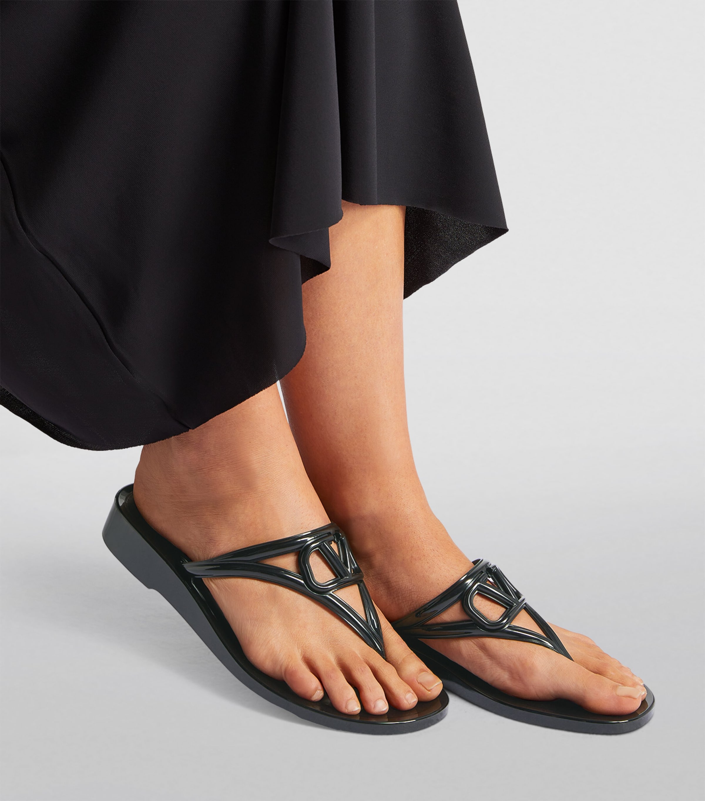 VLOGO Flip Flops BLACK Image 2