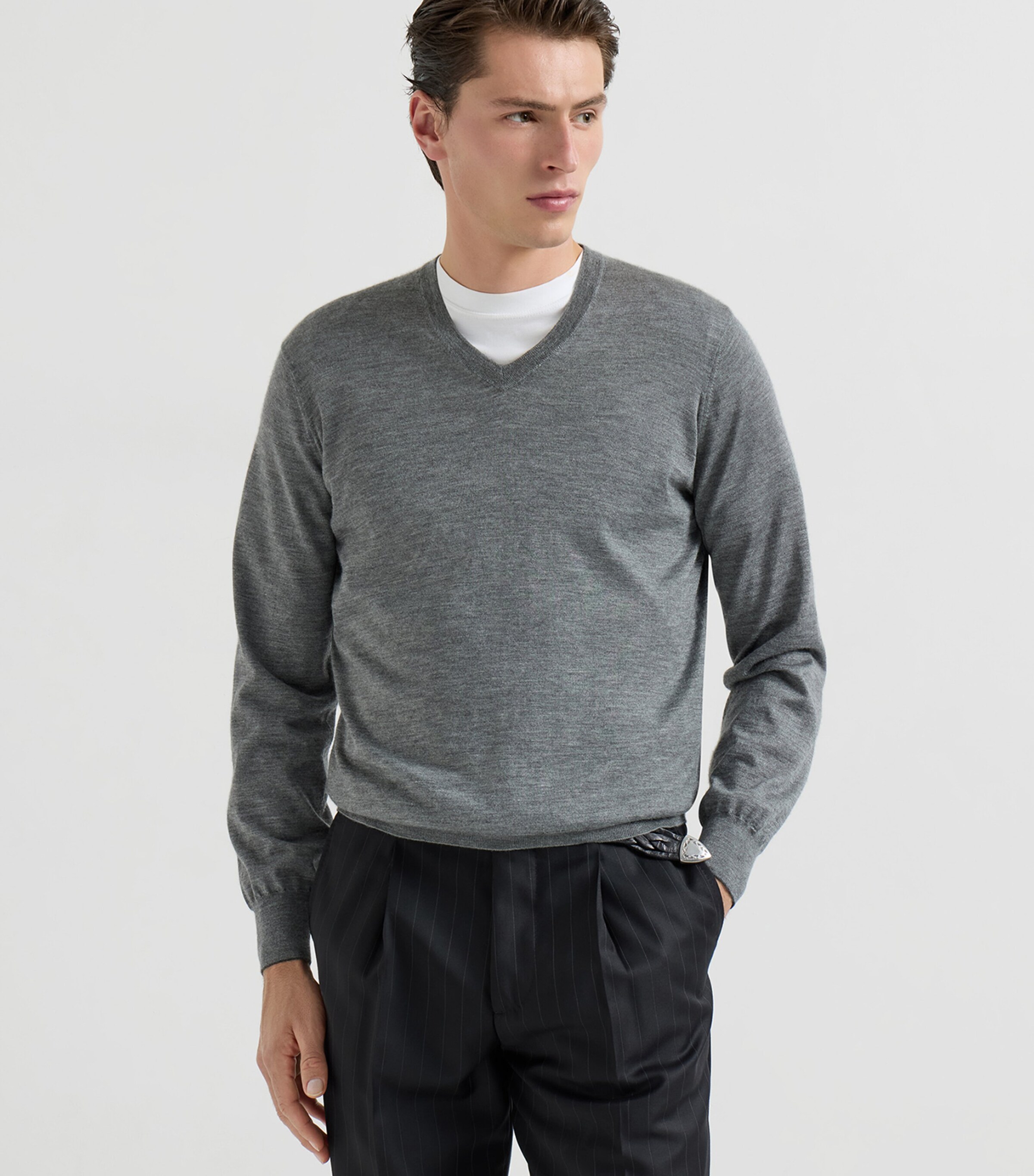 Brunello Cucinelli Mens Cashmere-Silk V-Neck Sweater Image 5