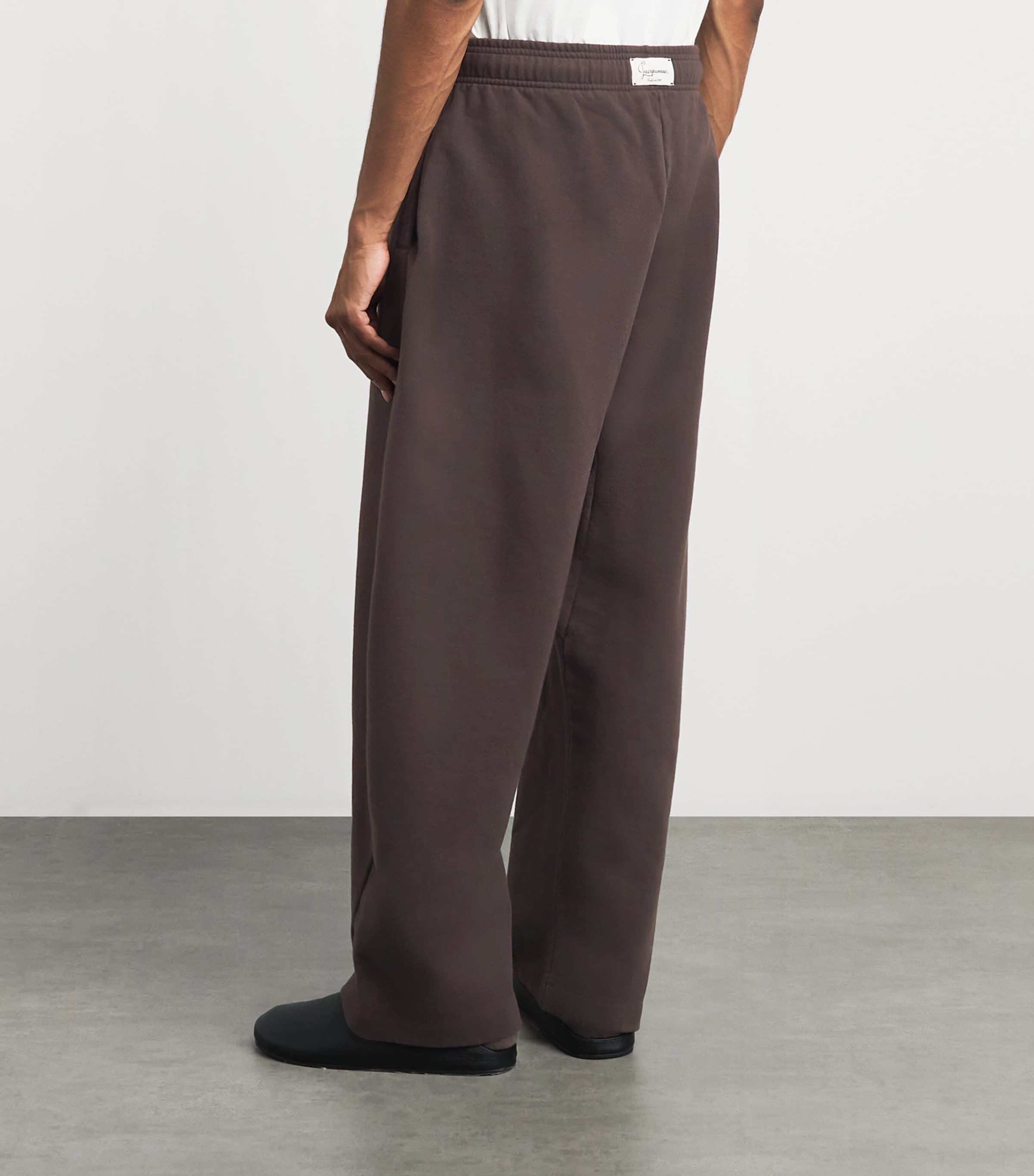 Jacquemus Mens Cotton Corso Sweatpants Dark Brown Image 5